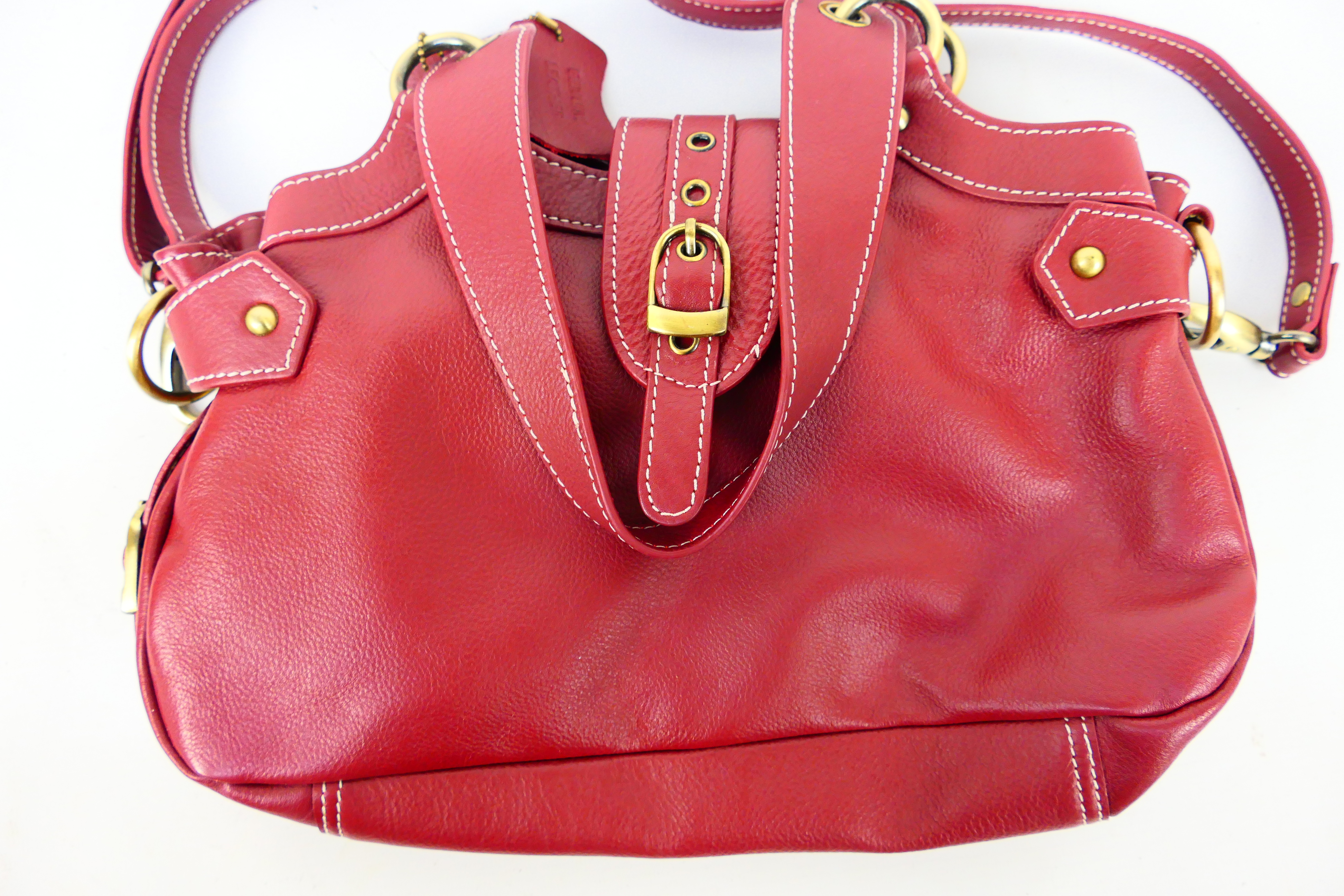 Catwalk Collection - A dark red leather handbag with shoulder strap - Handbag has two inside zip - Image 2 of 4