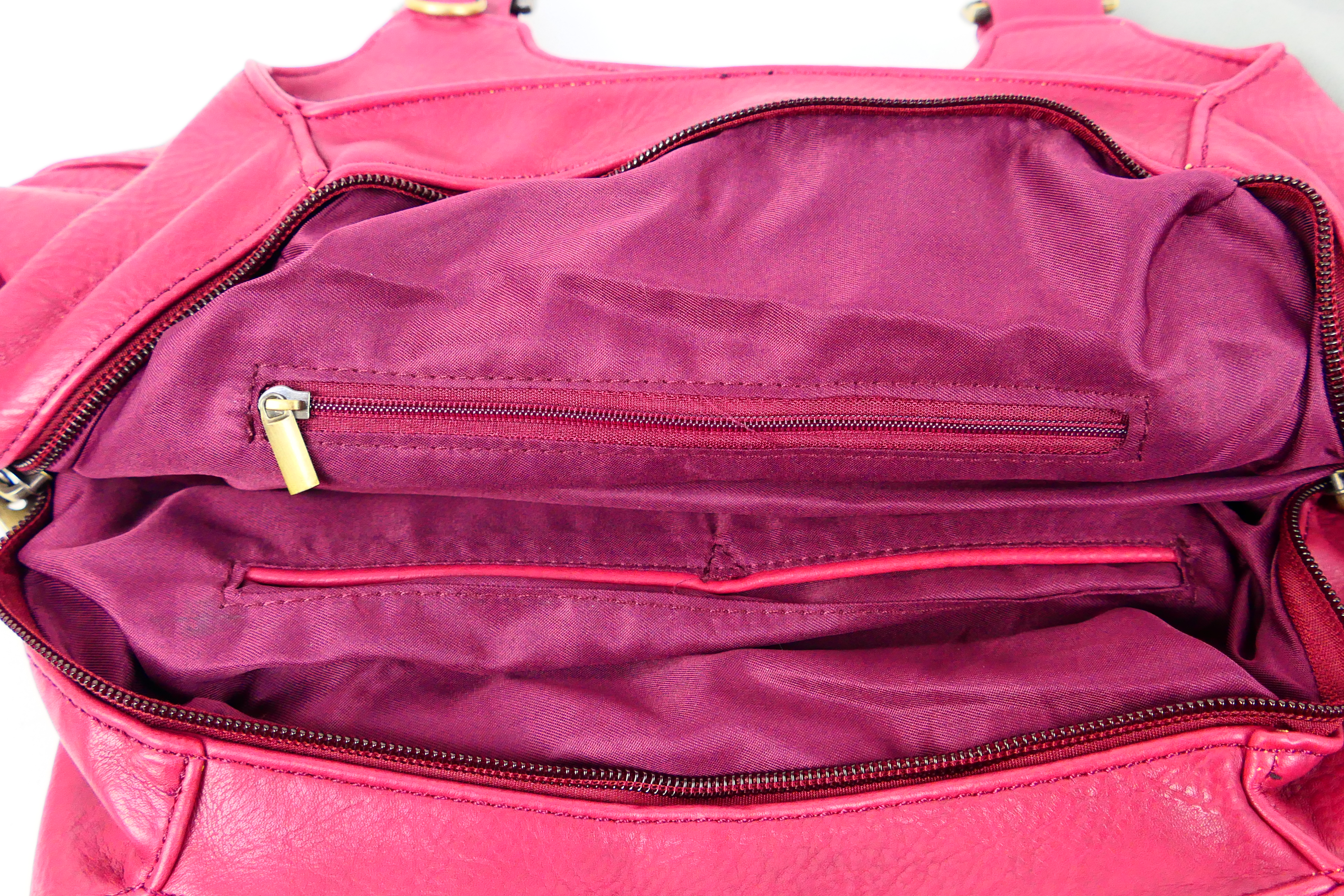 Mabel London - A Mabel London handbag in a shade of red. With two carry handles and shoulder strap. - Image 9 of 9