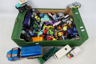 Hongwell - Matchbox - Tomy - Others - A large quantity of unboxed and playworn diecast and plastic