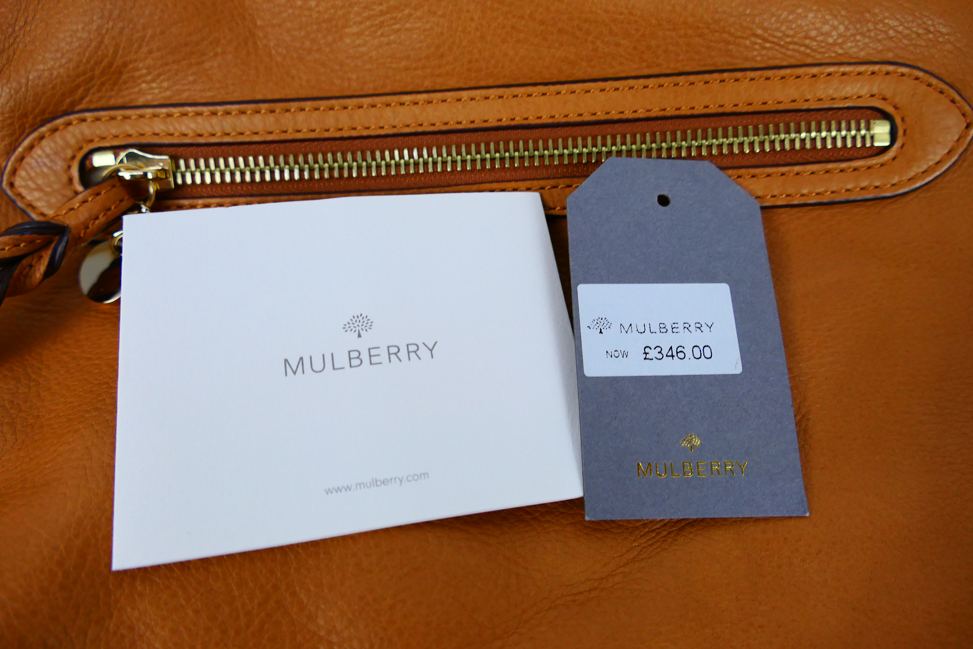 Mulberry - A chestnut Mulberry leather shoulder bag - Shoulder bag has one interior zip pocket and - Image 8 of 8