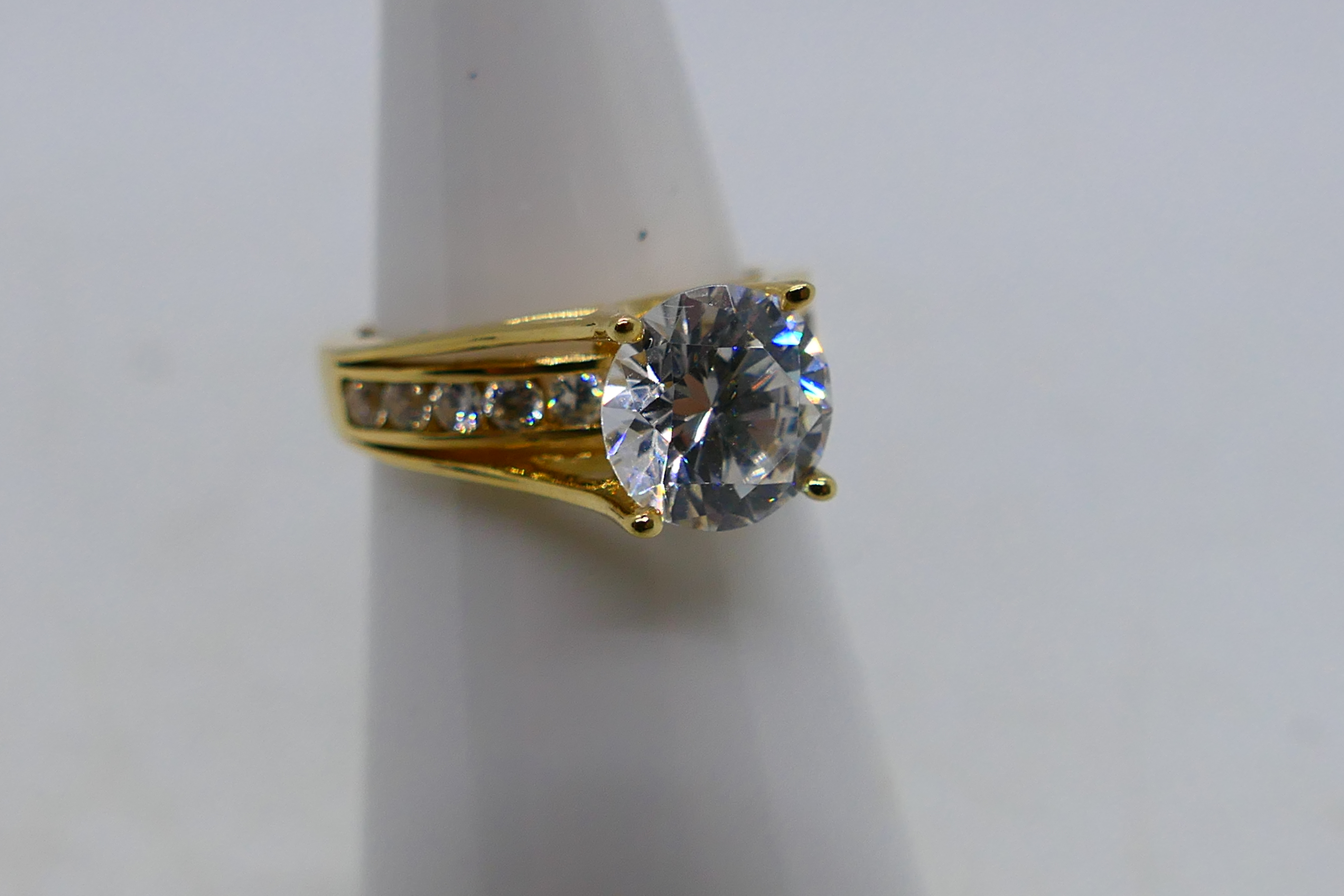 A 14ct yellow gold CZ set ring, size H+½, 3.5 grams all in. - Image 3 of 6