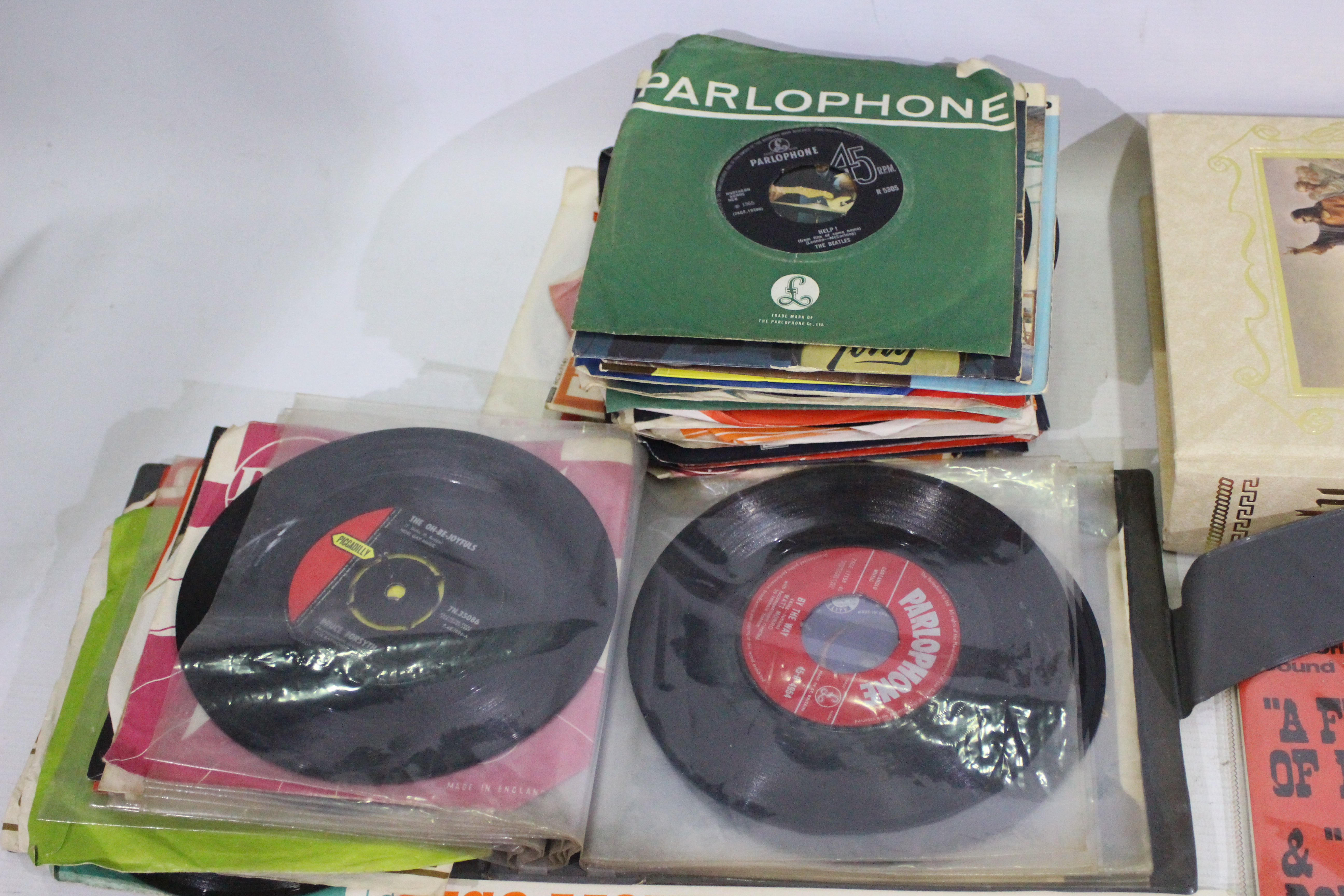 A collection of 7" records, two 12" records, - Image 4 of 5