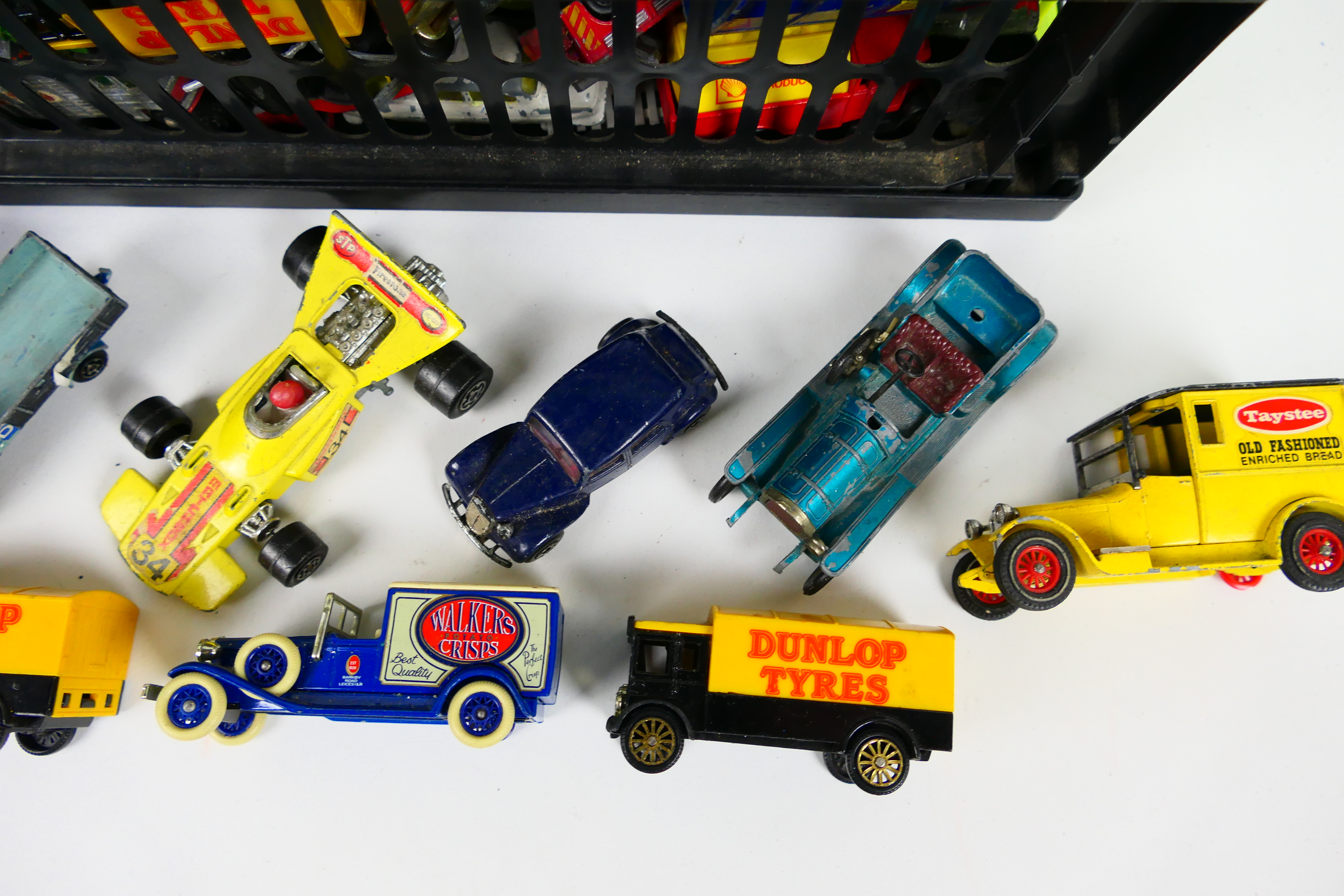 Matchbox - Corgi - Others - An unboxed assortment of playworn diecast model in several scales, - Image 4 of 4