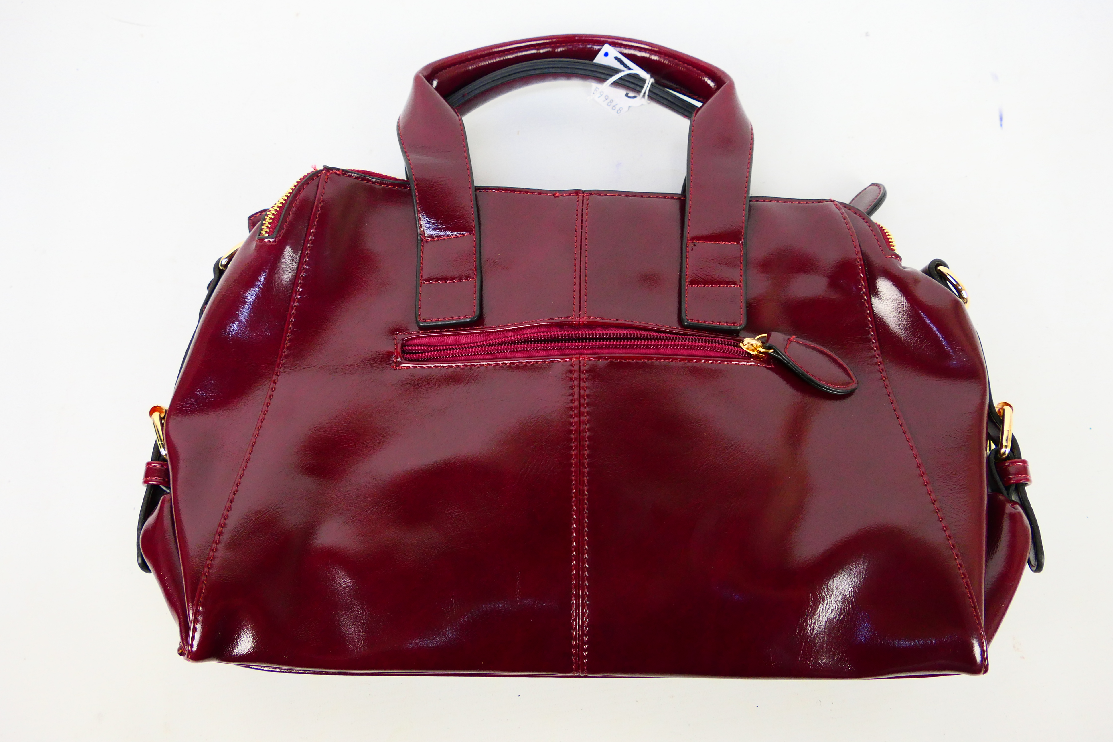 Vaschysac - A Vaschysac cherry red leather handbag with shoulder strap - Handbag has two inner zip - Image 2 of 4