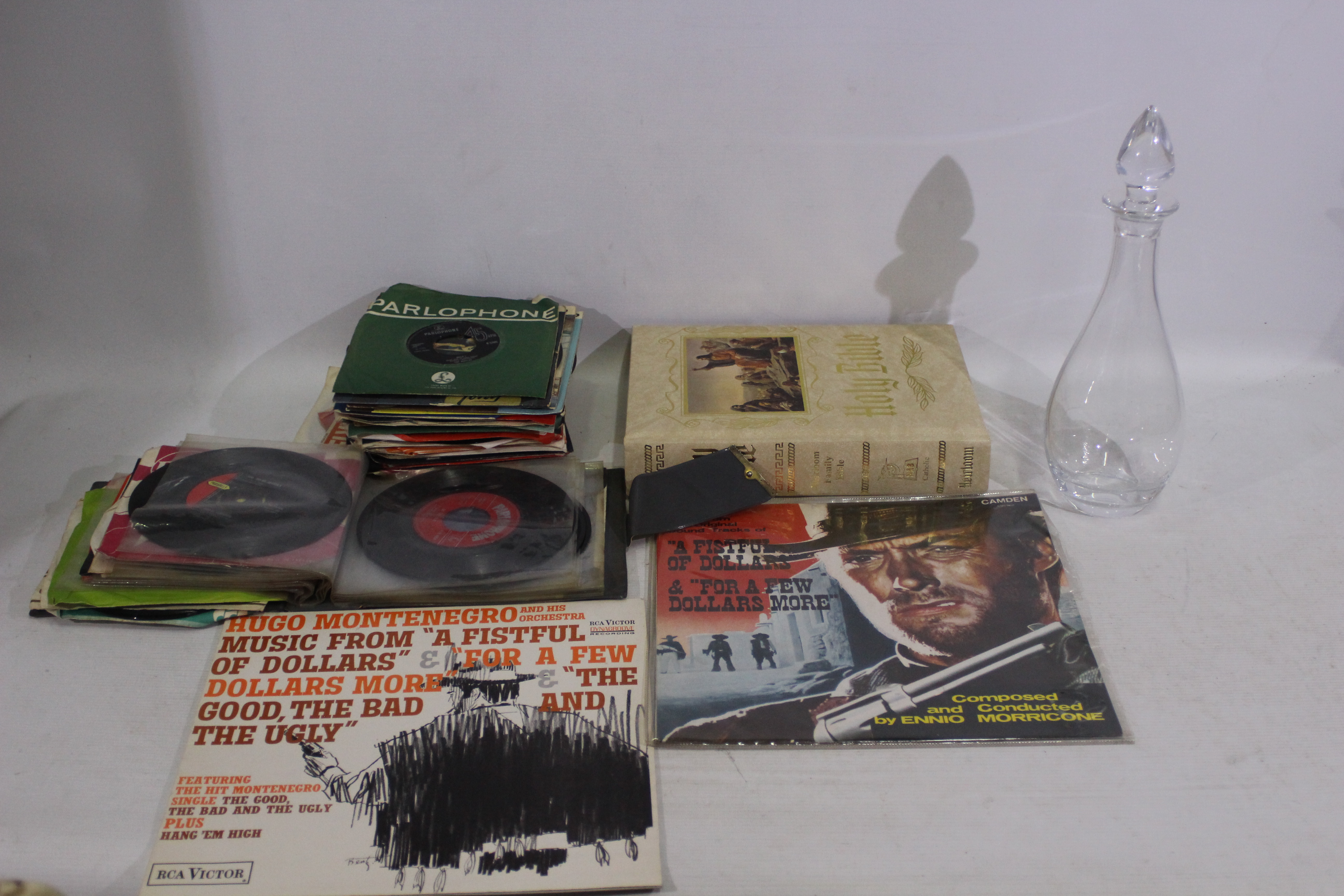 A collection of 7" records, two 12" records, - Image 2 of 5