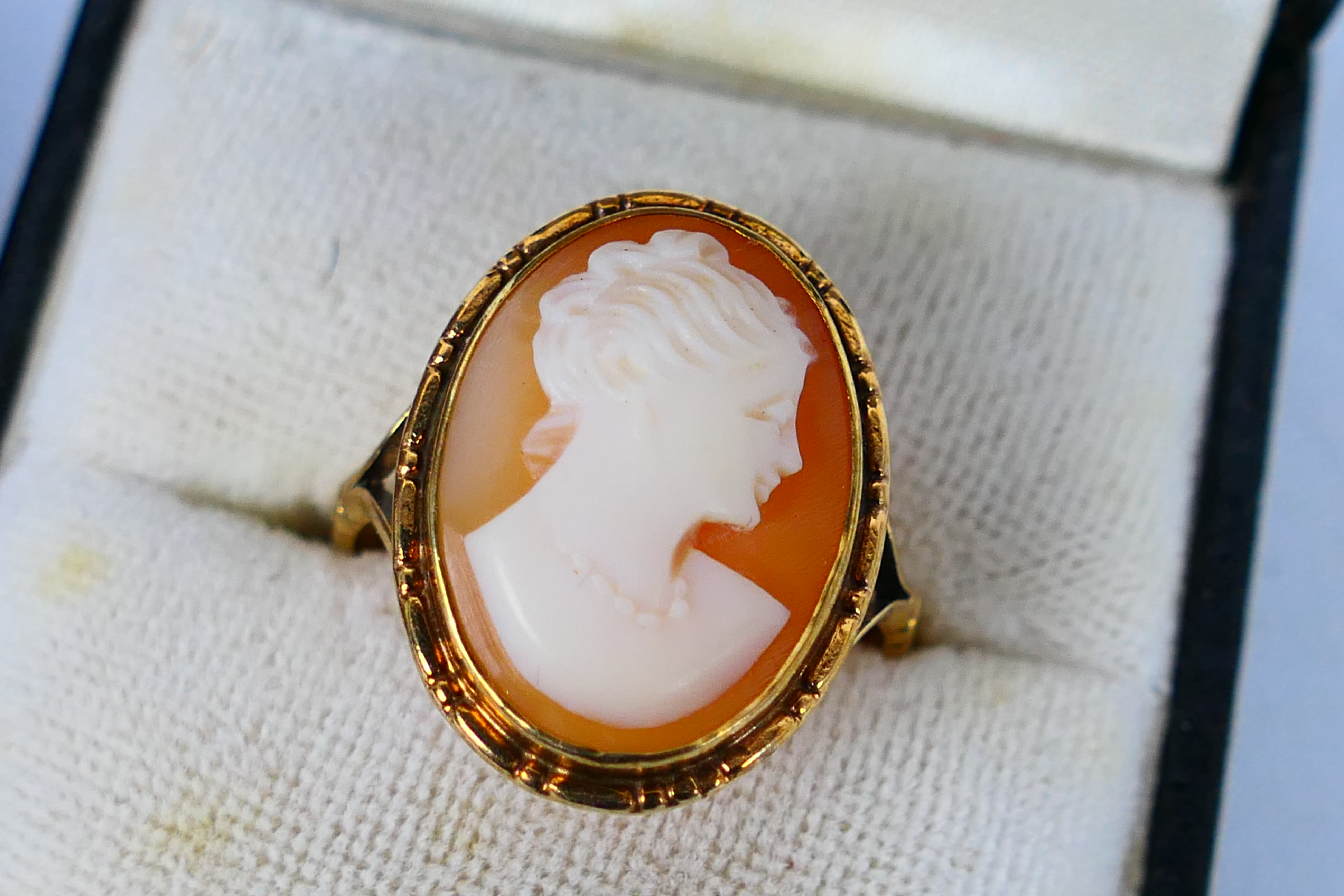 A lady's yellow metal Cameo ring, stamped 9 CT (9 carat), approx 3. - Image 3 of 4
