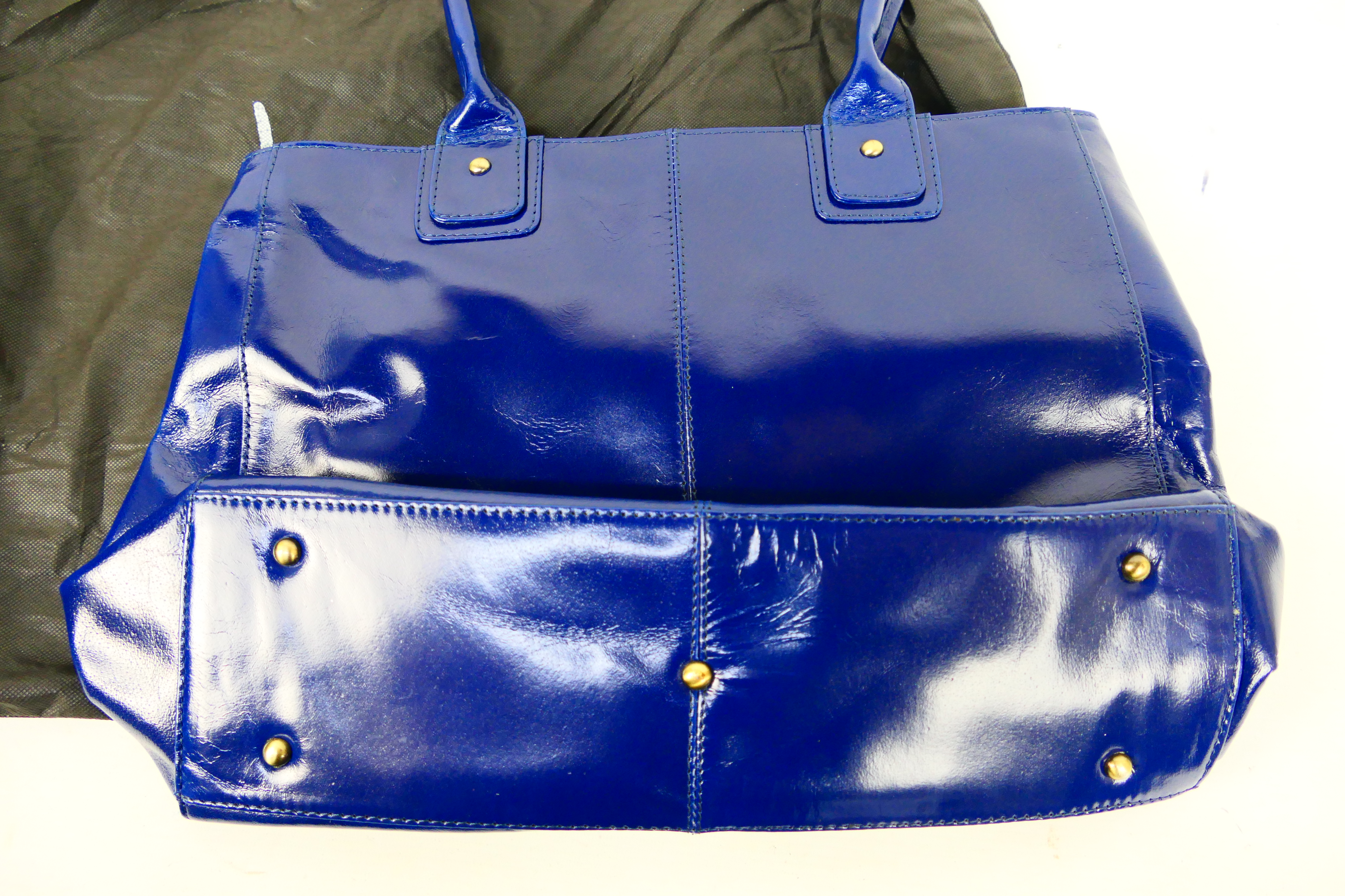 Catwalk Collection - A Catwalk Collection dark blue leather handbag - Handbag has two inside zip - Image 3 of 5