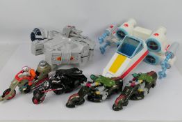 Star Wars - Hasbro - An unboxed group of Star Wars action figures and vehicles.