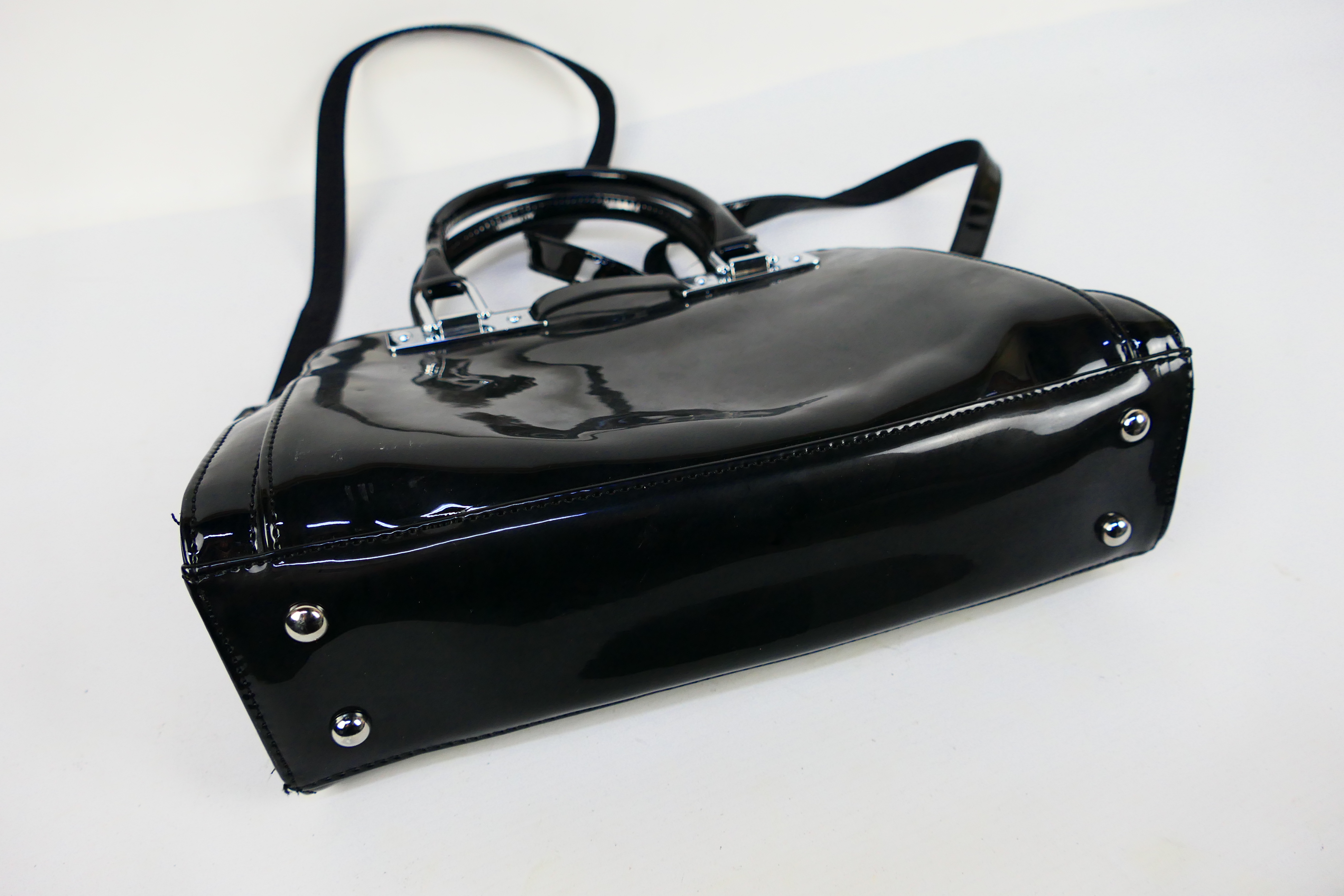 Superbia - A glossy black Superbia handbag with shoulder strap - Handbag has two inside zip pockets, - Image 3 of 4