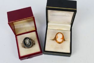 A lady's yellow metal Cameo ring, stamped 9 CT (9 carat), approx 3.