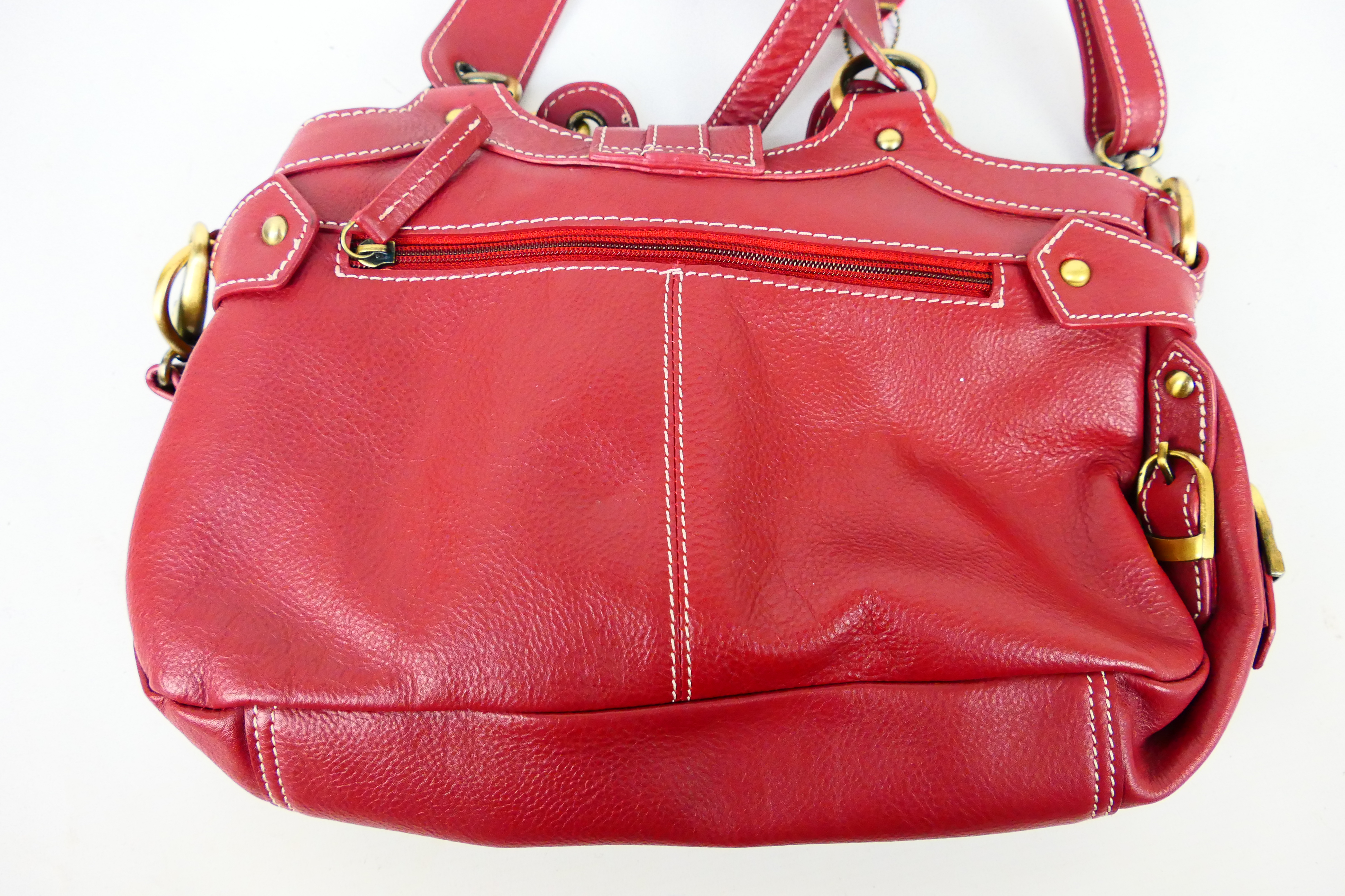 Catwalk Collection - A dark red leather handbag with shoulder strap - Handbag has two inside zip - Image 3 of 4