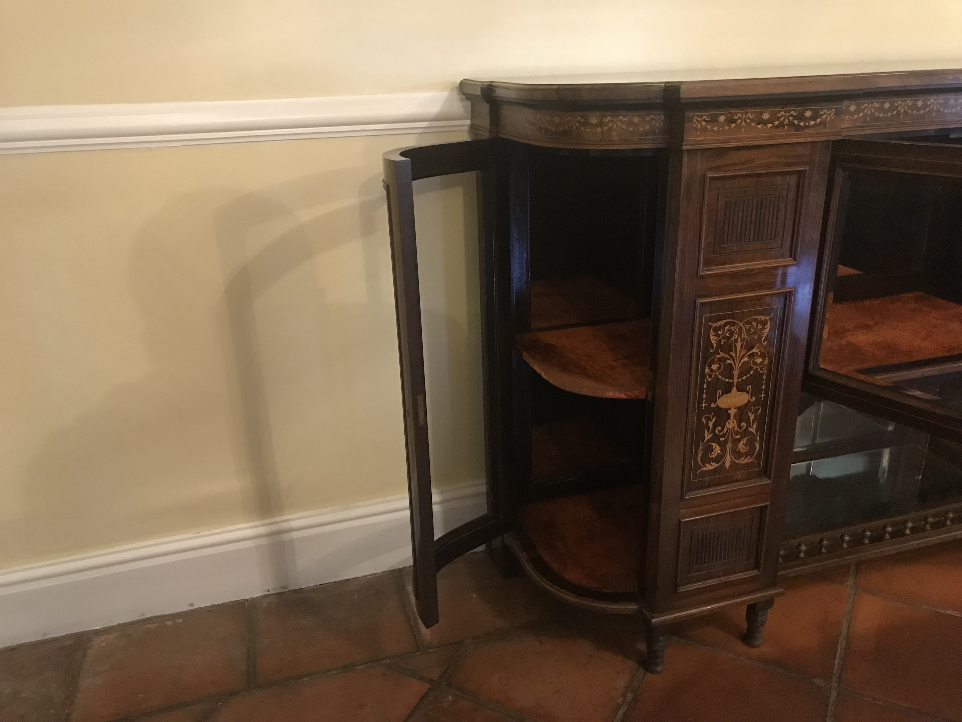 A good quality inverted breakfront credenza with inlaid decoration, - Image 4 of 8