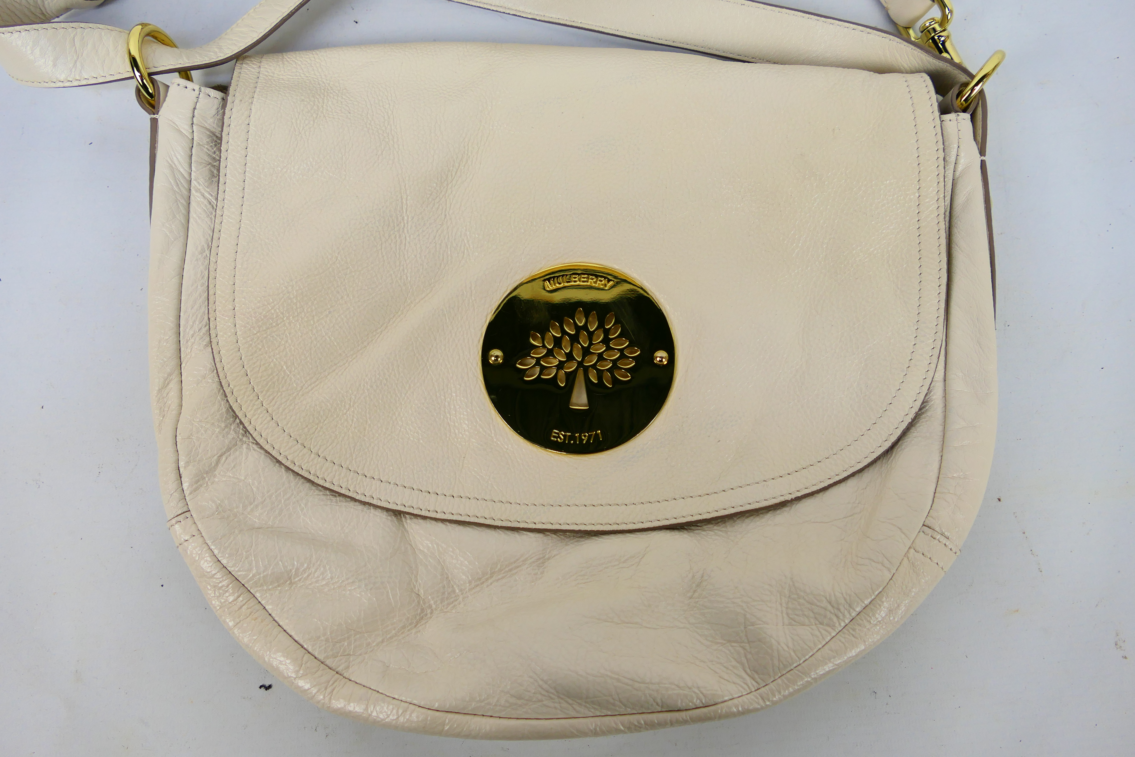 Mulberry - An ivory-coloured Mulberry leather handbag - Handbag has one interior zip pocket and one - Image 2 of 9