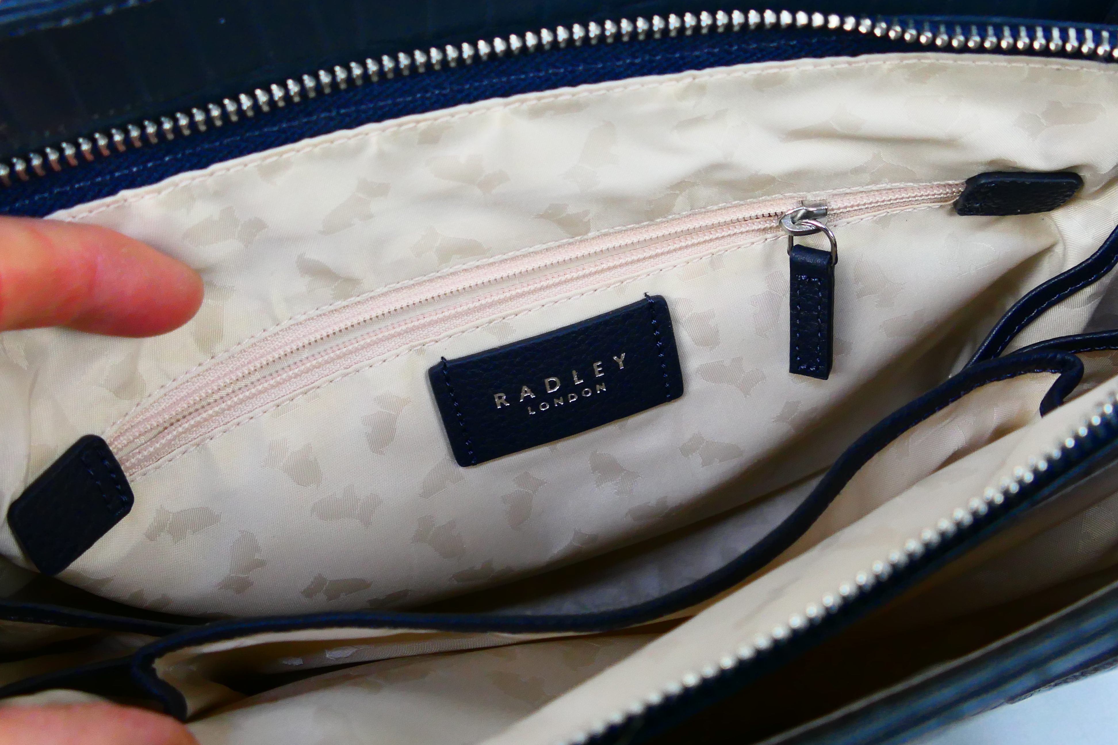 Radley - A dark blue Radley London leather handbag with shoulder strap - Handbag has one inner zip - Image 8 of 9