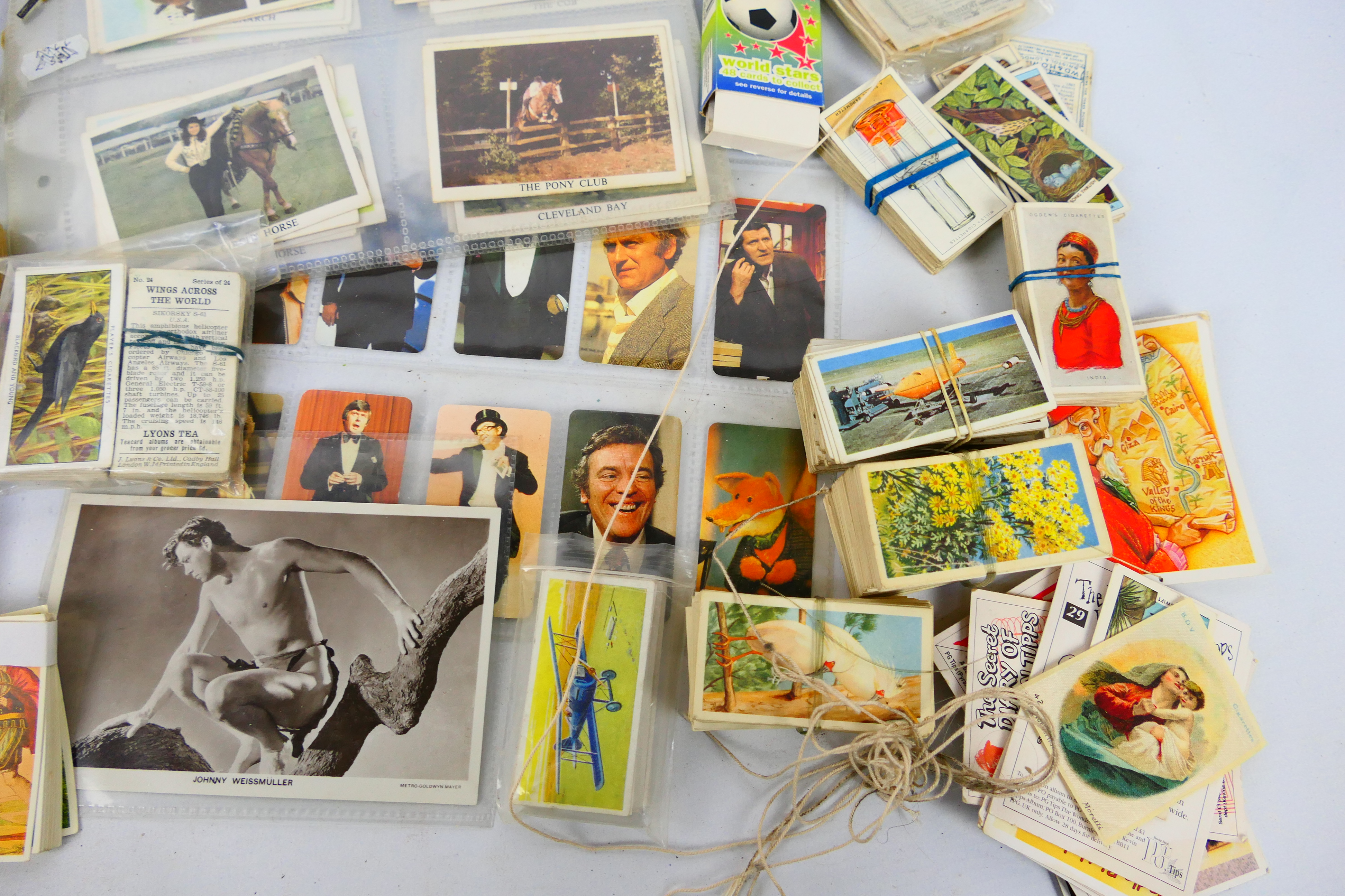 A quantity of cigarette / tea cards / silks, various subjects. - Image 4 of 7