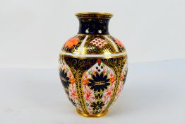 An early 20th century Royal Crown Derby Old Imari pattern vase of ovoid form, 1128,
