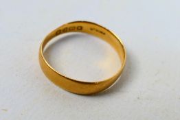An 18ct yellow gold wedding band, size S+½, approximately 3.4 grams.