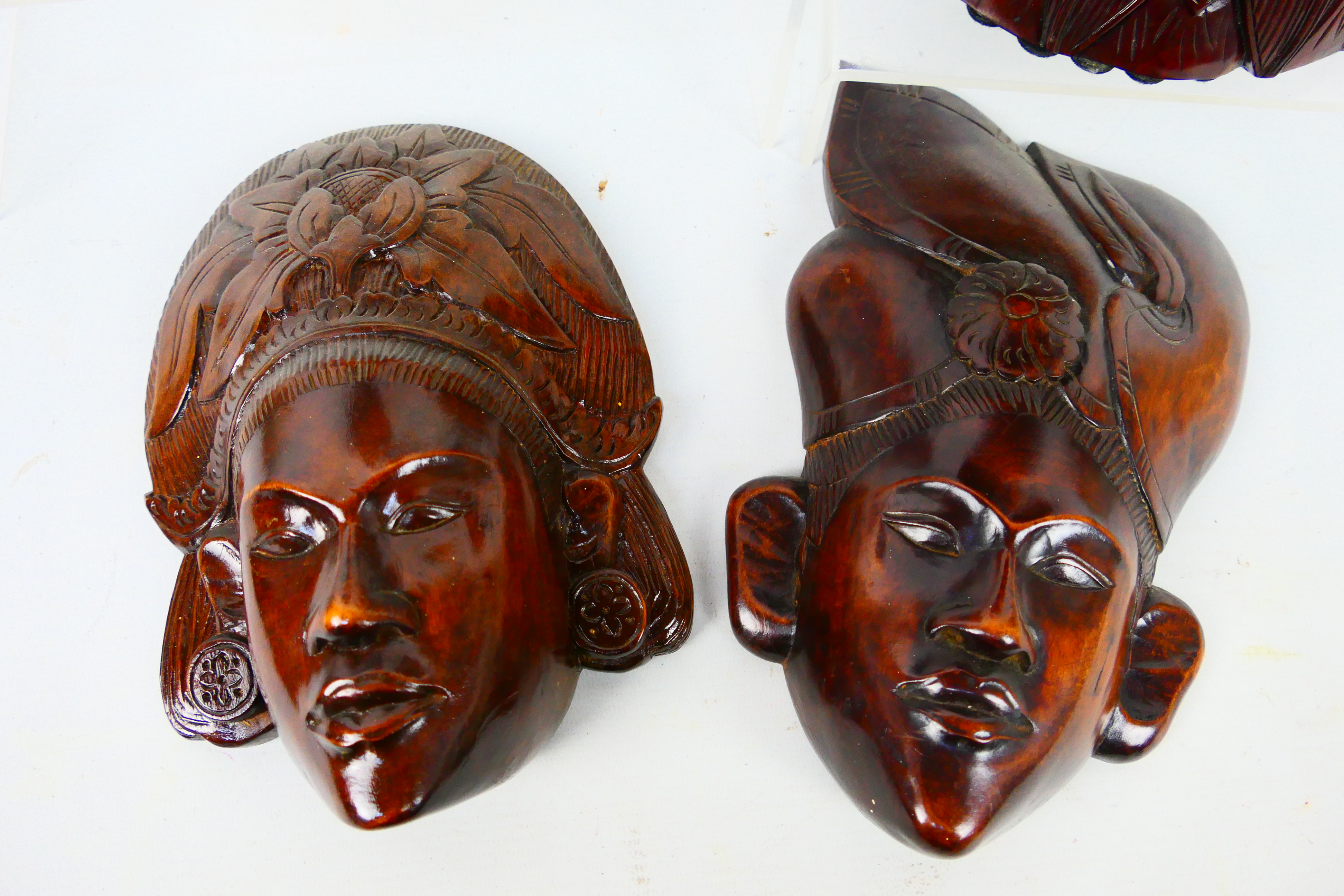 Four carved wood busts / wall masks, largest approximately 26 cm (h). - Image 3 of 3