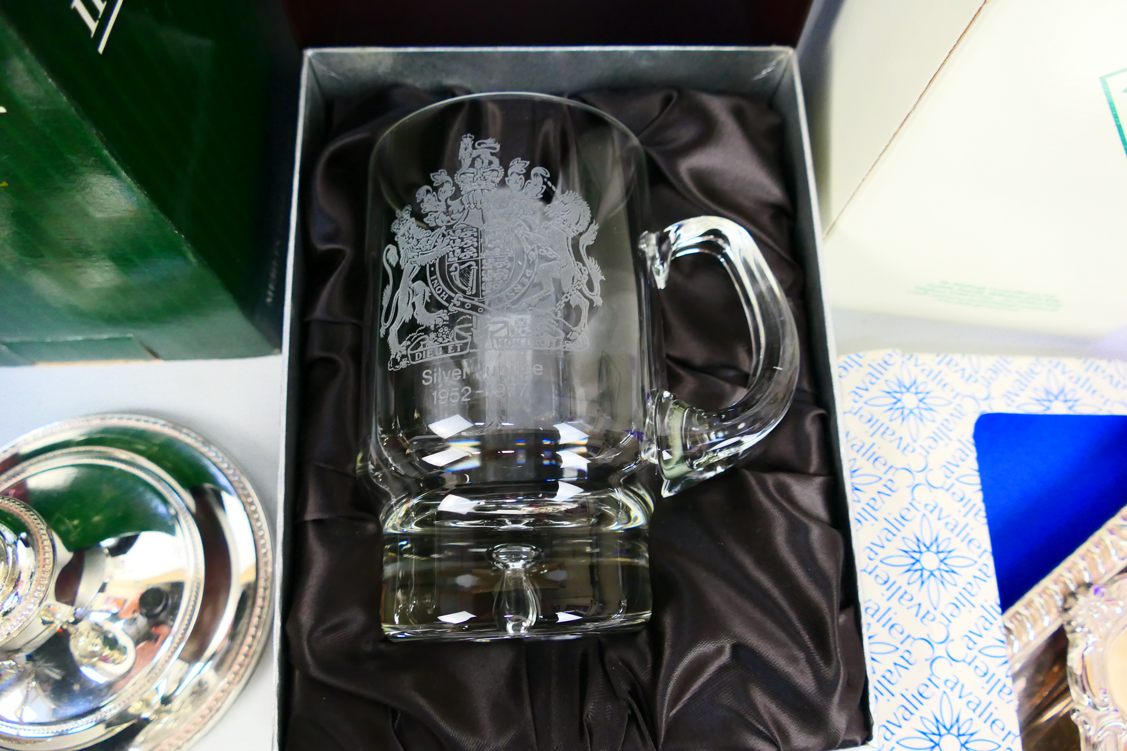 A quantity of plated ware and boxed crystal wares. - Image 5 of 7