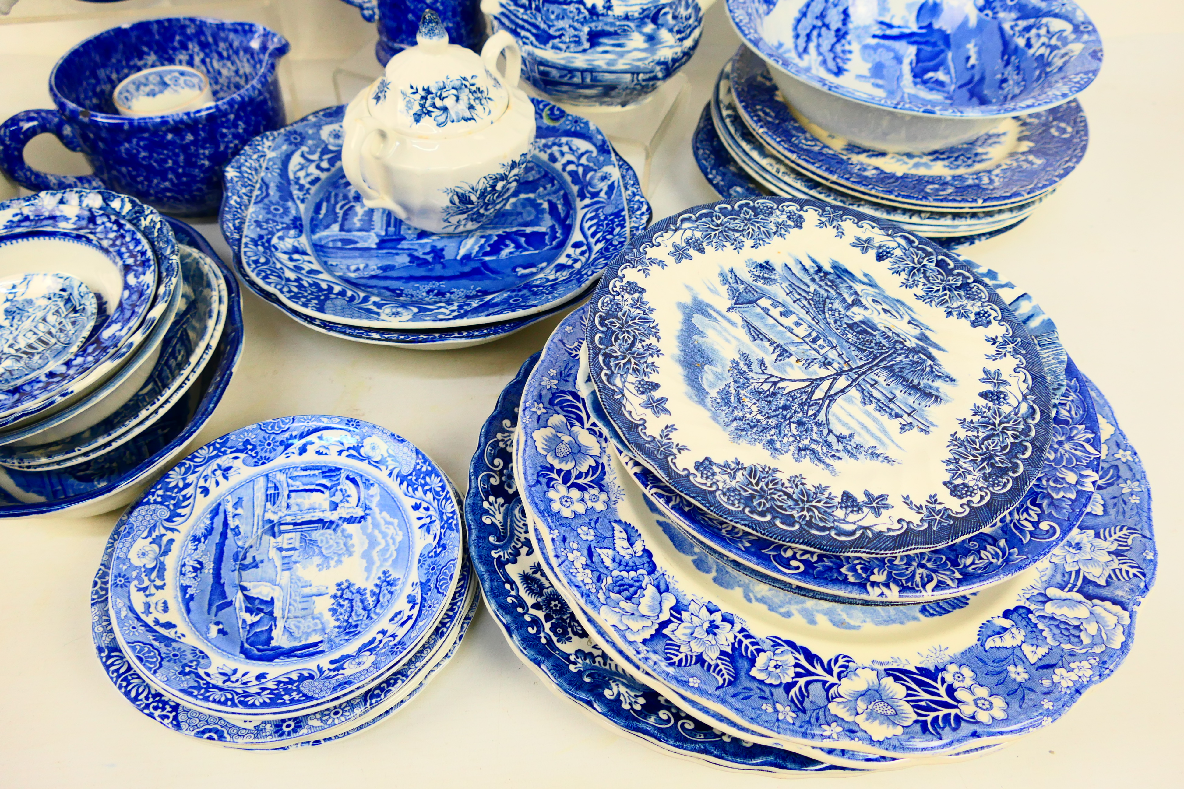 A collection of blue and white table wares, in excess of thirty pieces. - Image 5 of 5