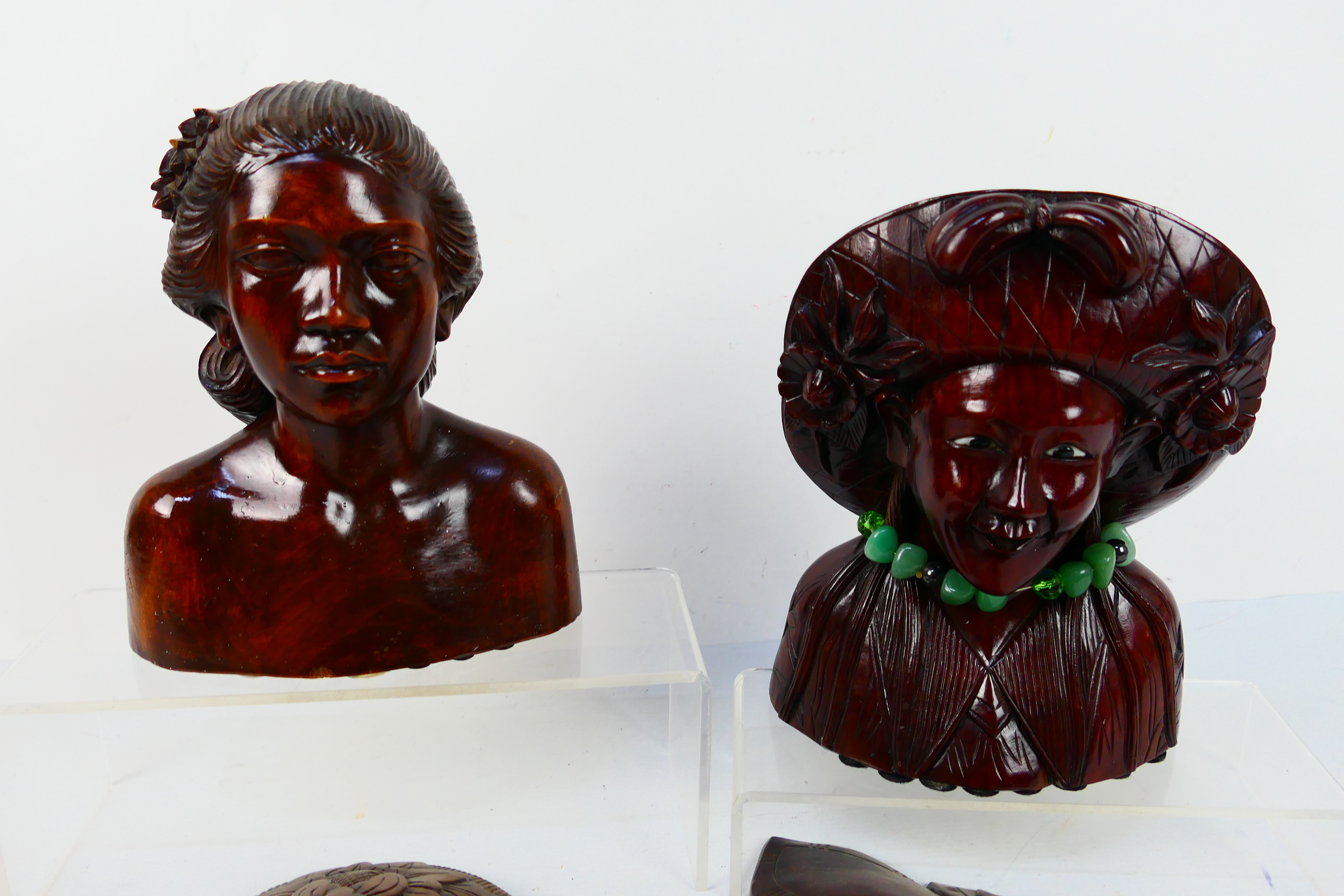 Four carved wood busts / wall masks, largest approximately 26 cm (h). - Image 2 of 3