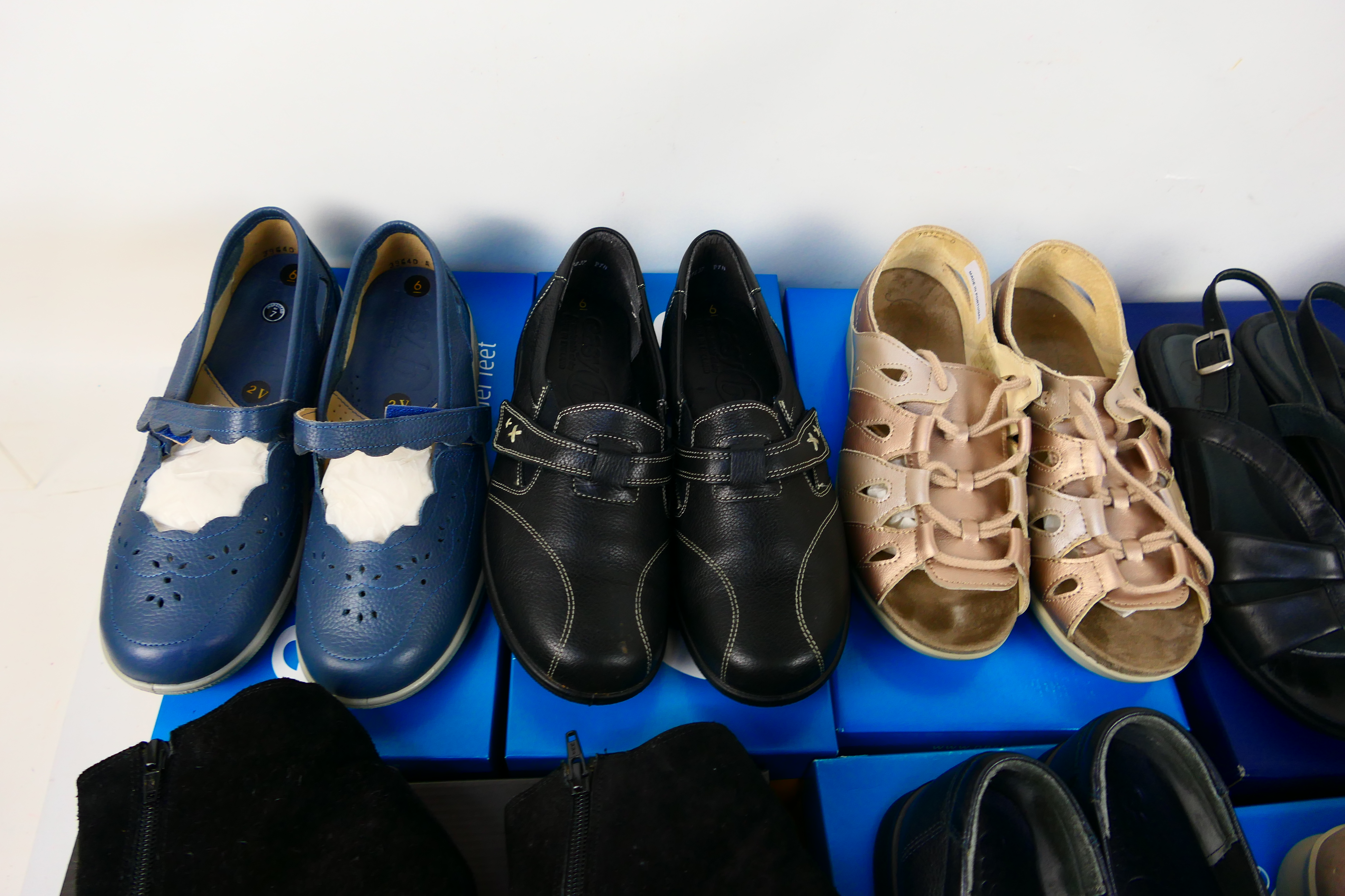 Ten boxed pairs of lady's shoes, all size 6. - Image 2 of 5