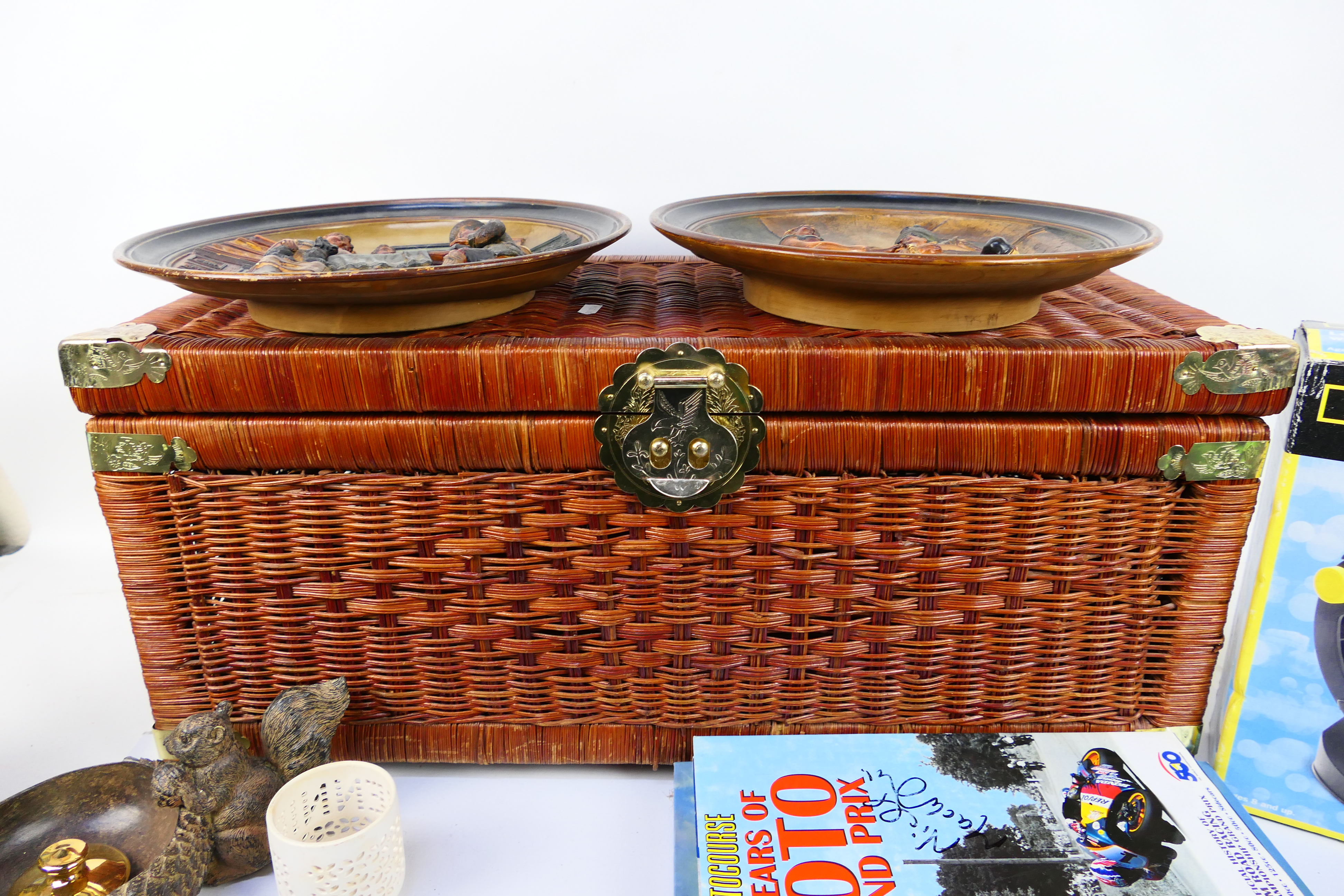 A wicker chest with decorative brassed mounts, approximately 32 cm x 71 cm x 31 cm, - Image 5 of 5