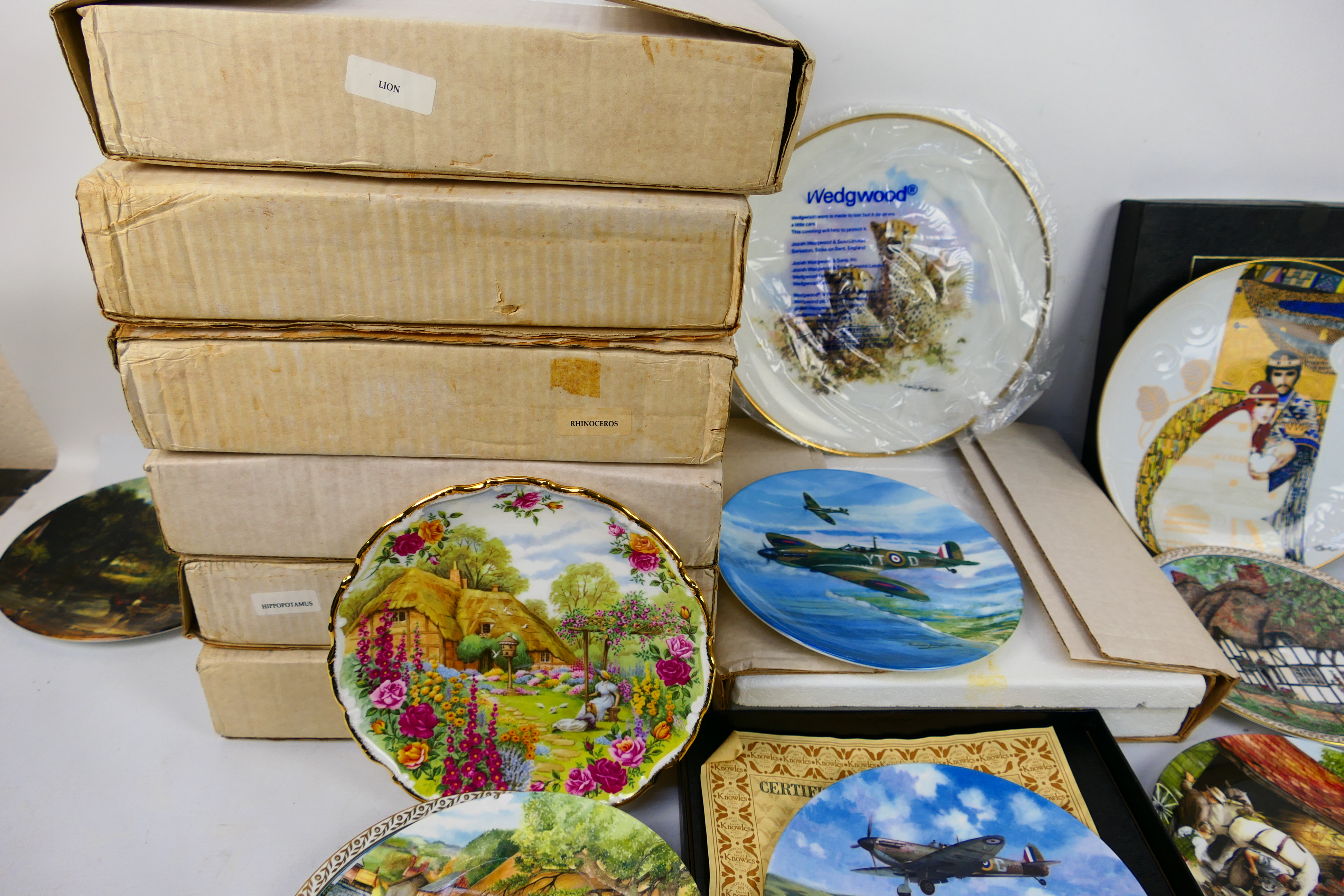 A quantity of collector plates to include African wildlife, aviation and other, part boxed. - Image 3 of 4
