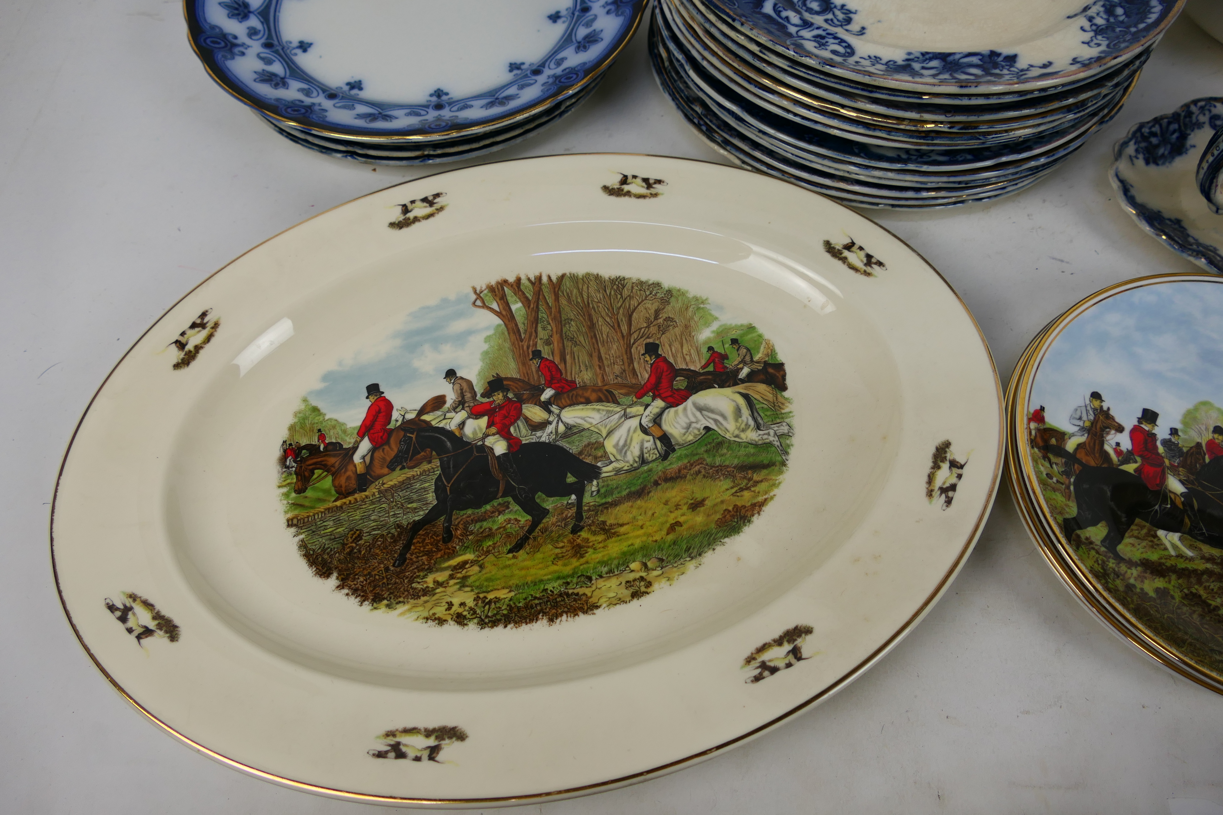 A collection of dinner wares and a small quantity of plates decorated with hunting scenes. [2]. - Image 2 of 9
