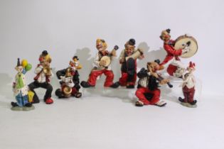 Shudehill - 8 x plastic Shudehill clown figurines - Lot includes clown figurines holding violins,