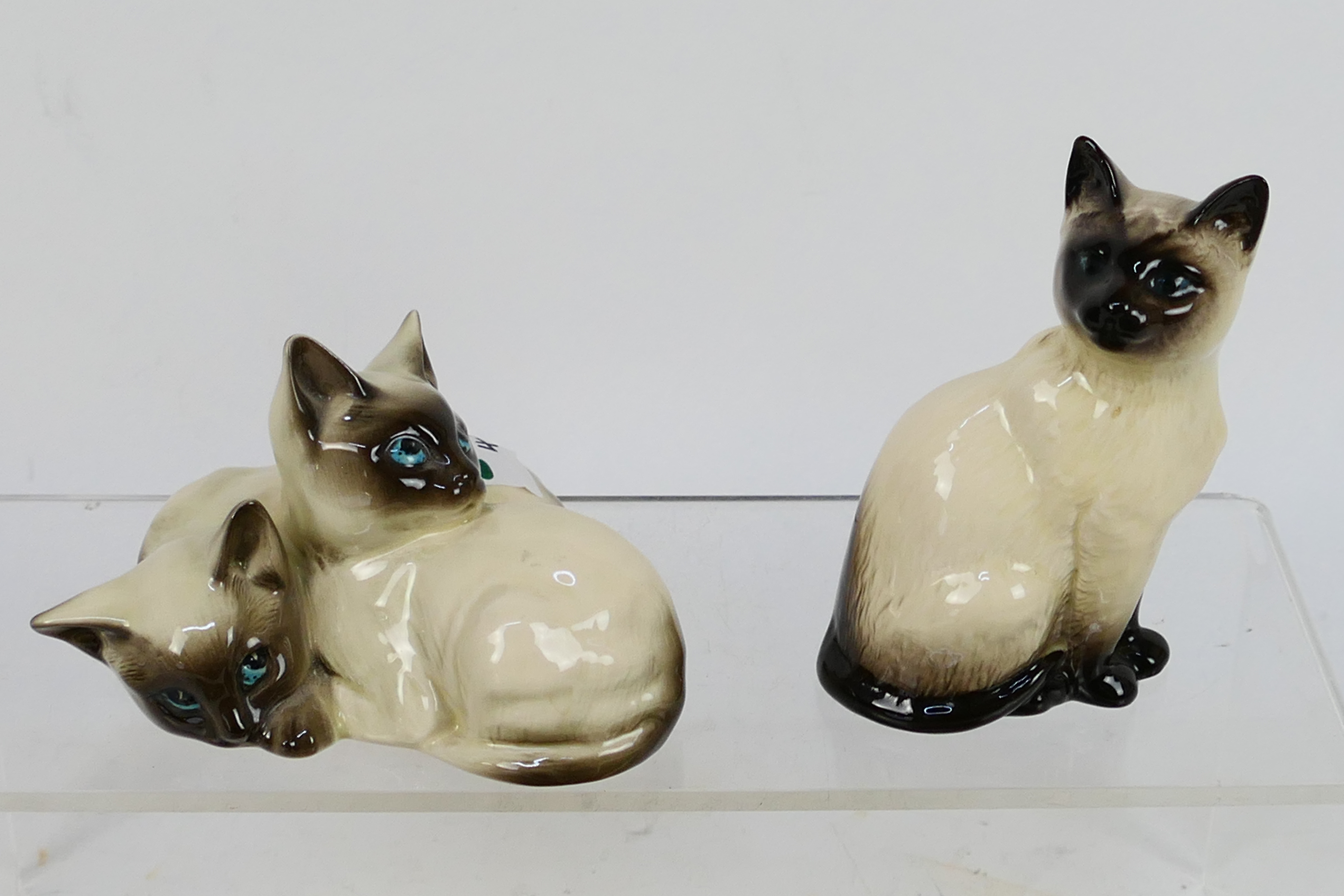 Two Siamese cat figures / groups, one Beswick, one Royal Doulton, largest 10. - Image 3 of 4