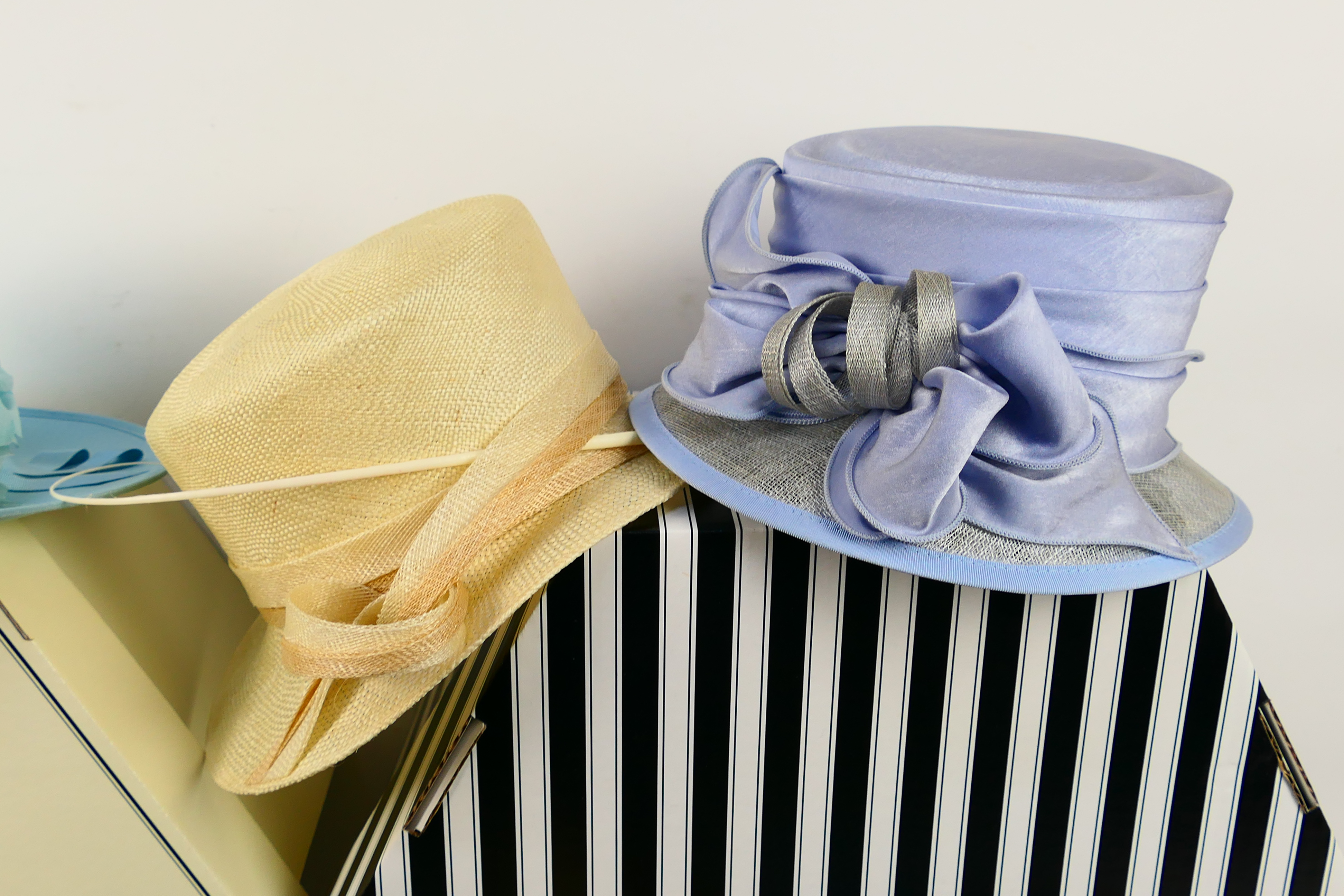 Two hat boxes containing a quantity of lady's hats. [2]. - Image 5 of 5