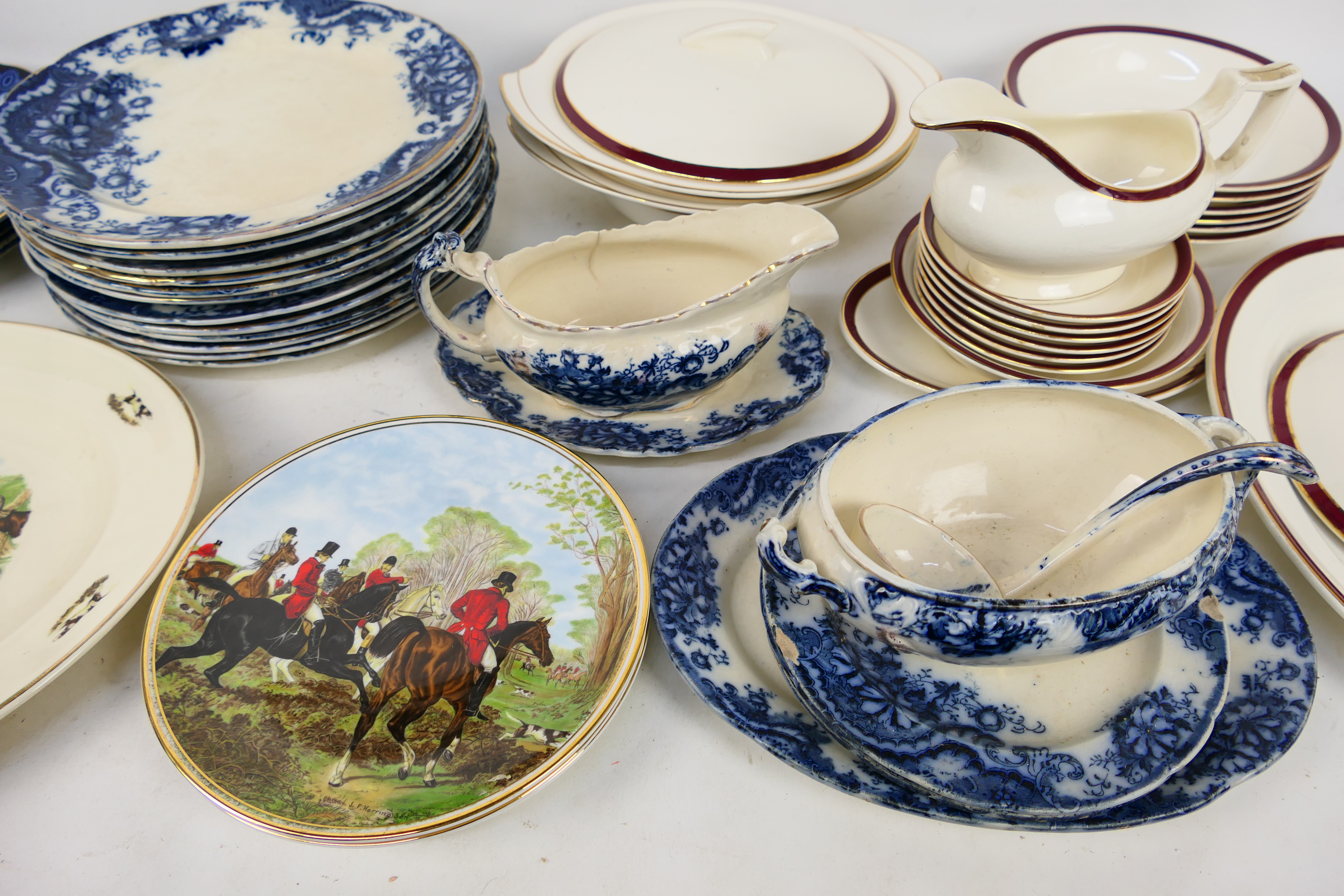 A collection of dinner wares and a small quantity of plates decorated with hunting scenes. [2]. - Image 4 of 9