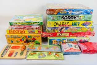 Playskool - Chicco - Tomy - Others - A group of boxed and unboxed vintage children's games and toys.