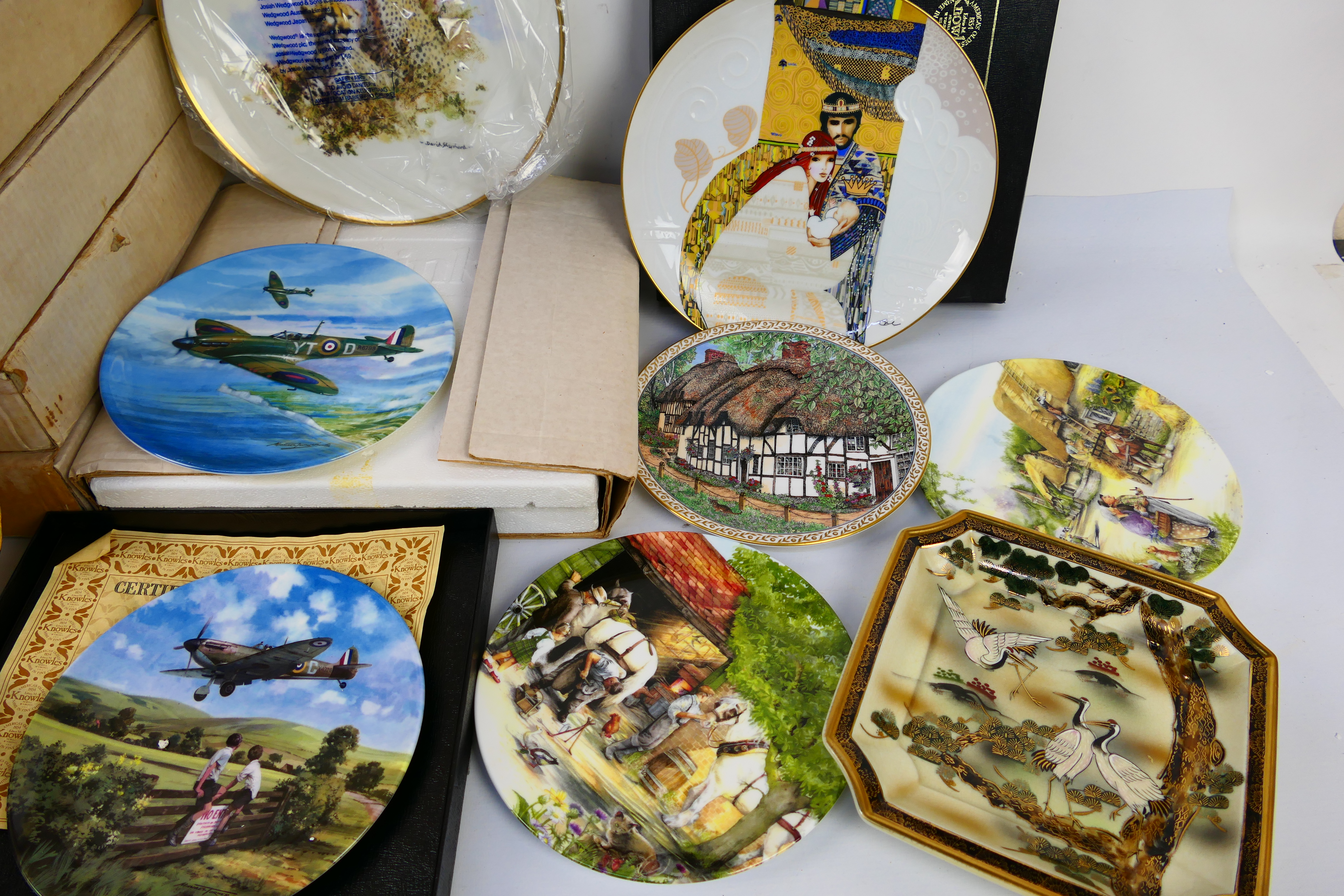 A quantity of collector plates to include African wildlife, aviation and other, part boxed. - Image 2 of 4