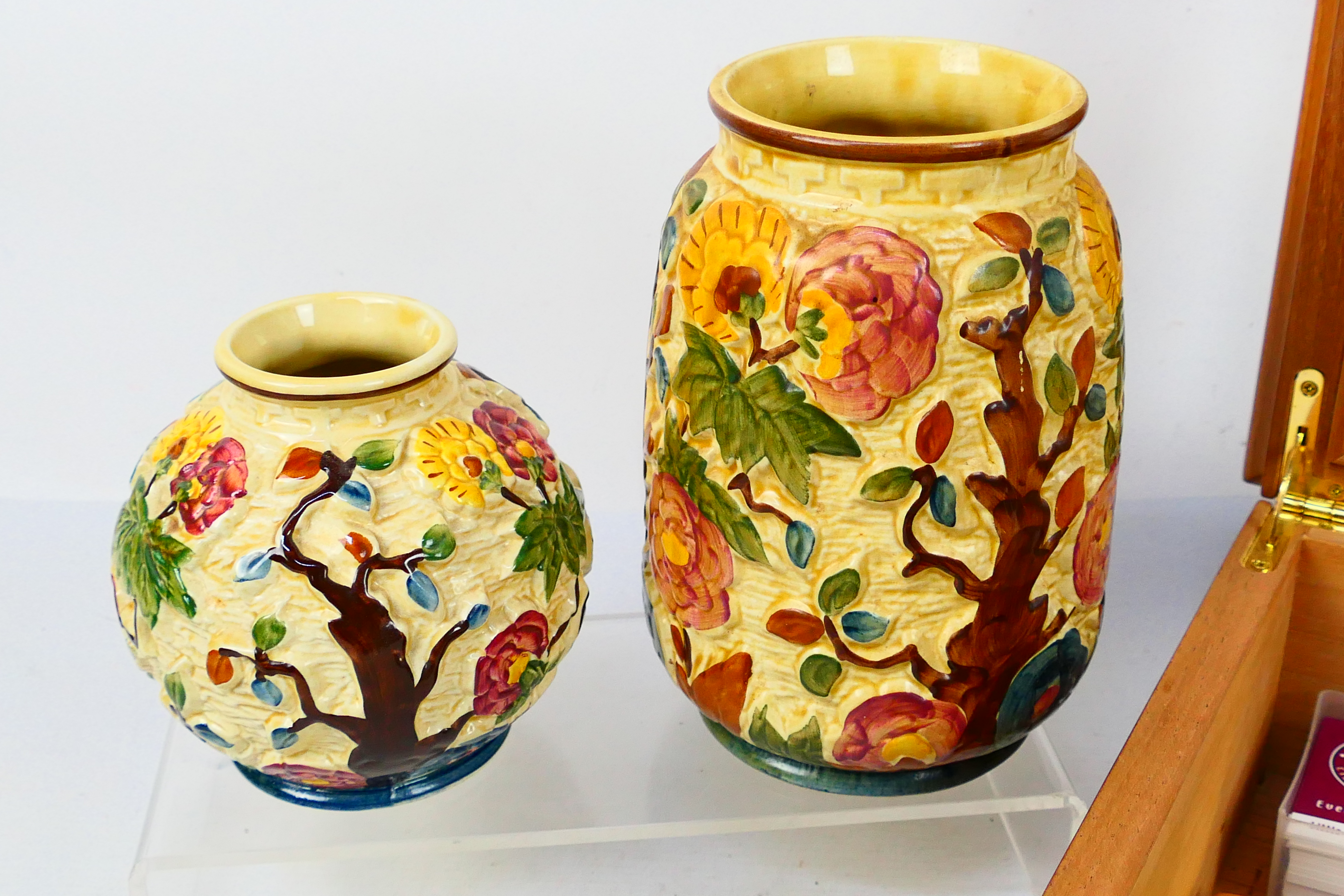 Lot to include a glass top cigar humidor, 14 cm x 36 cm x 24 cm and two H Wood Indian Tree vases. - Image 2 of 6
