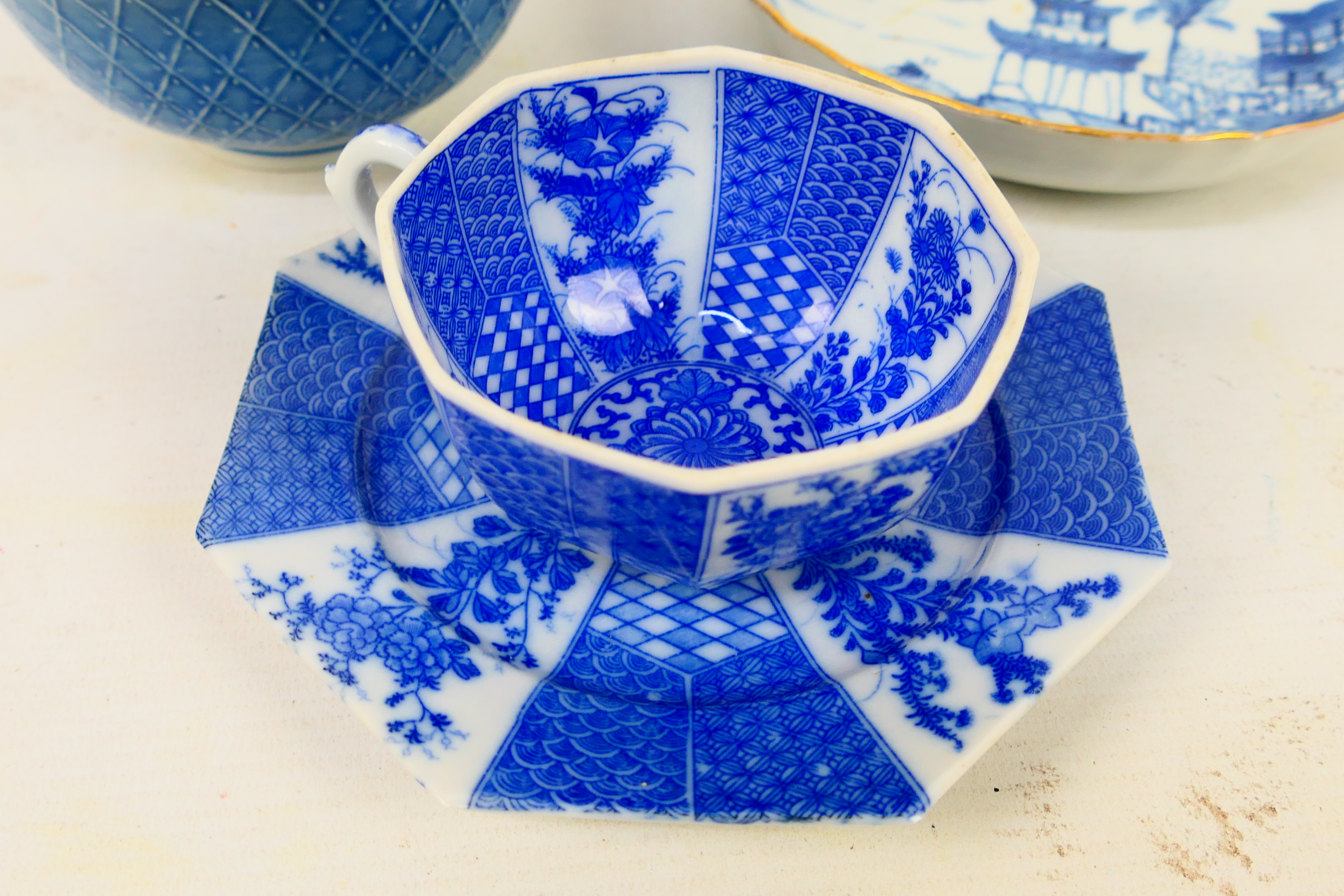 Blue and white wares to include octagona - Image 2 of 6