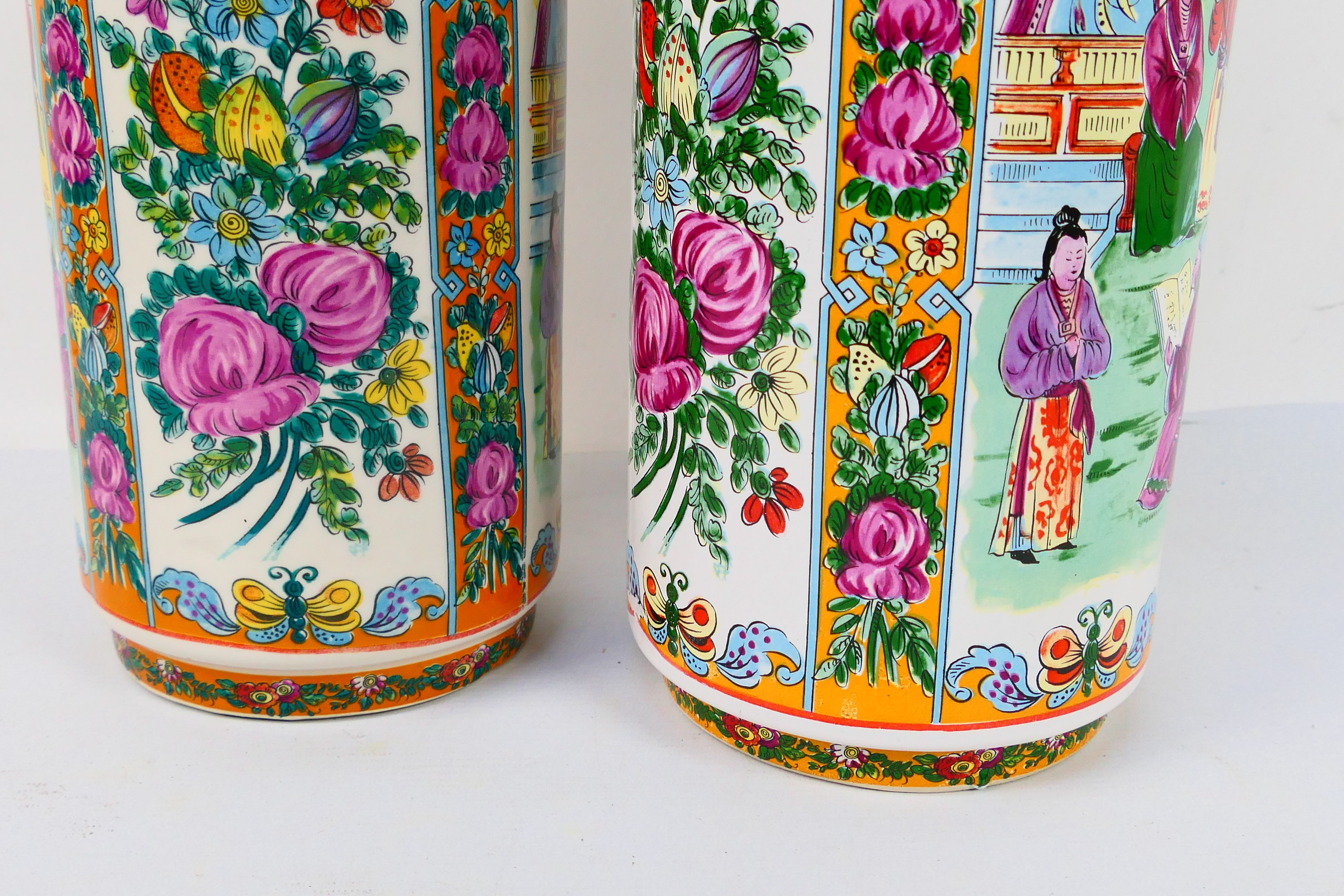 A decorative near pair of vases decorate - Image 9 of 11