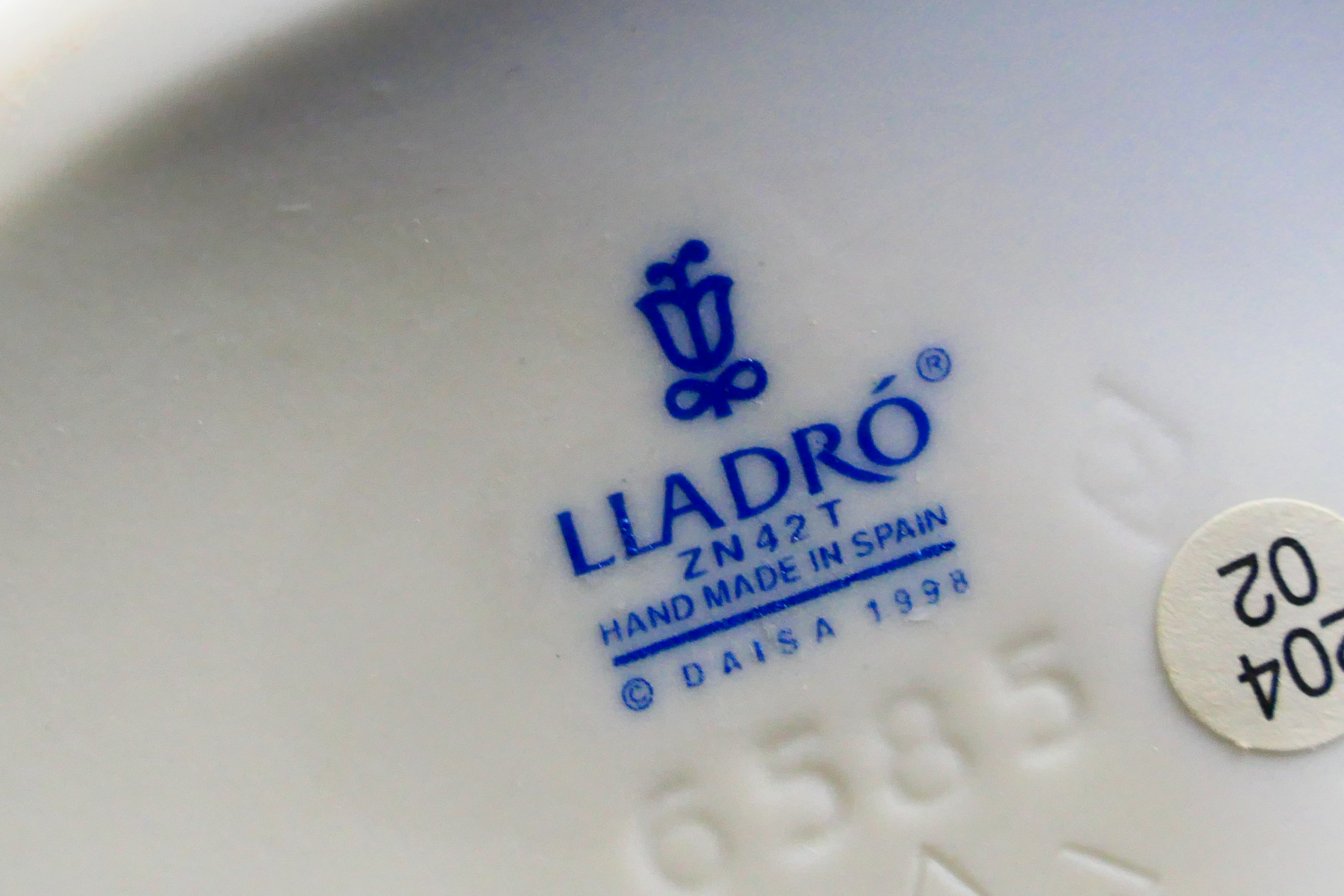 A collection of Lladro and Nao figures / - Image 5 of 5