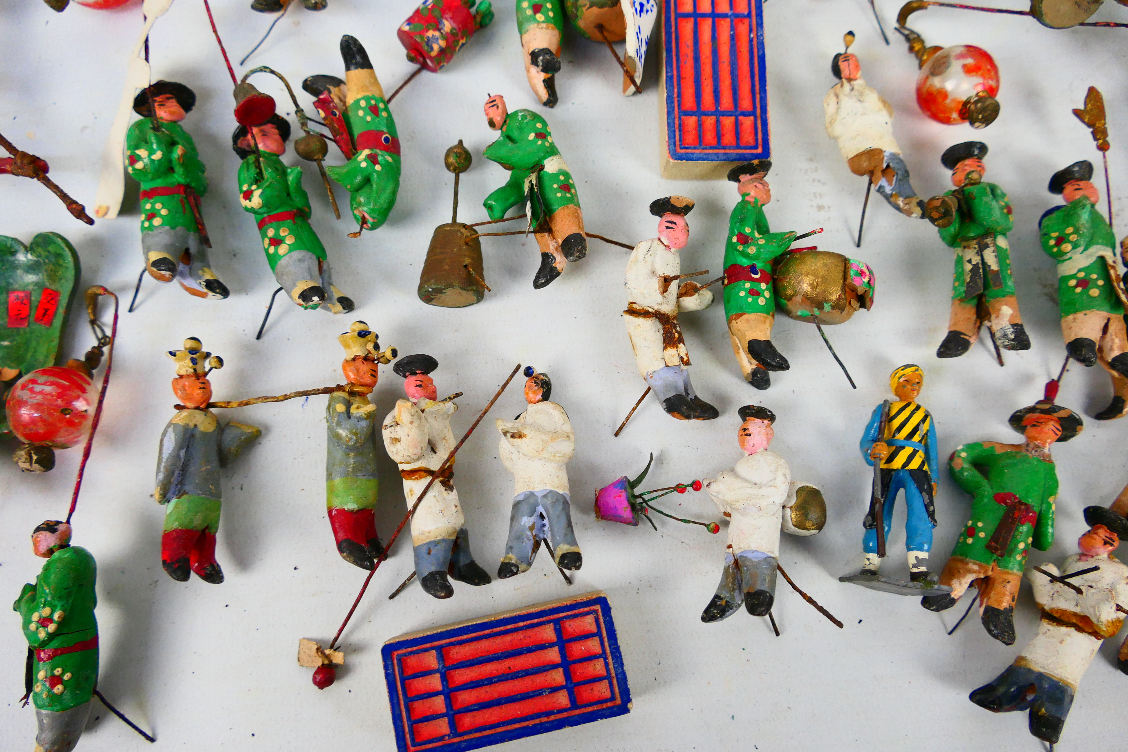 A collection of vintage Chinese miniatur - Image 5 of 9