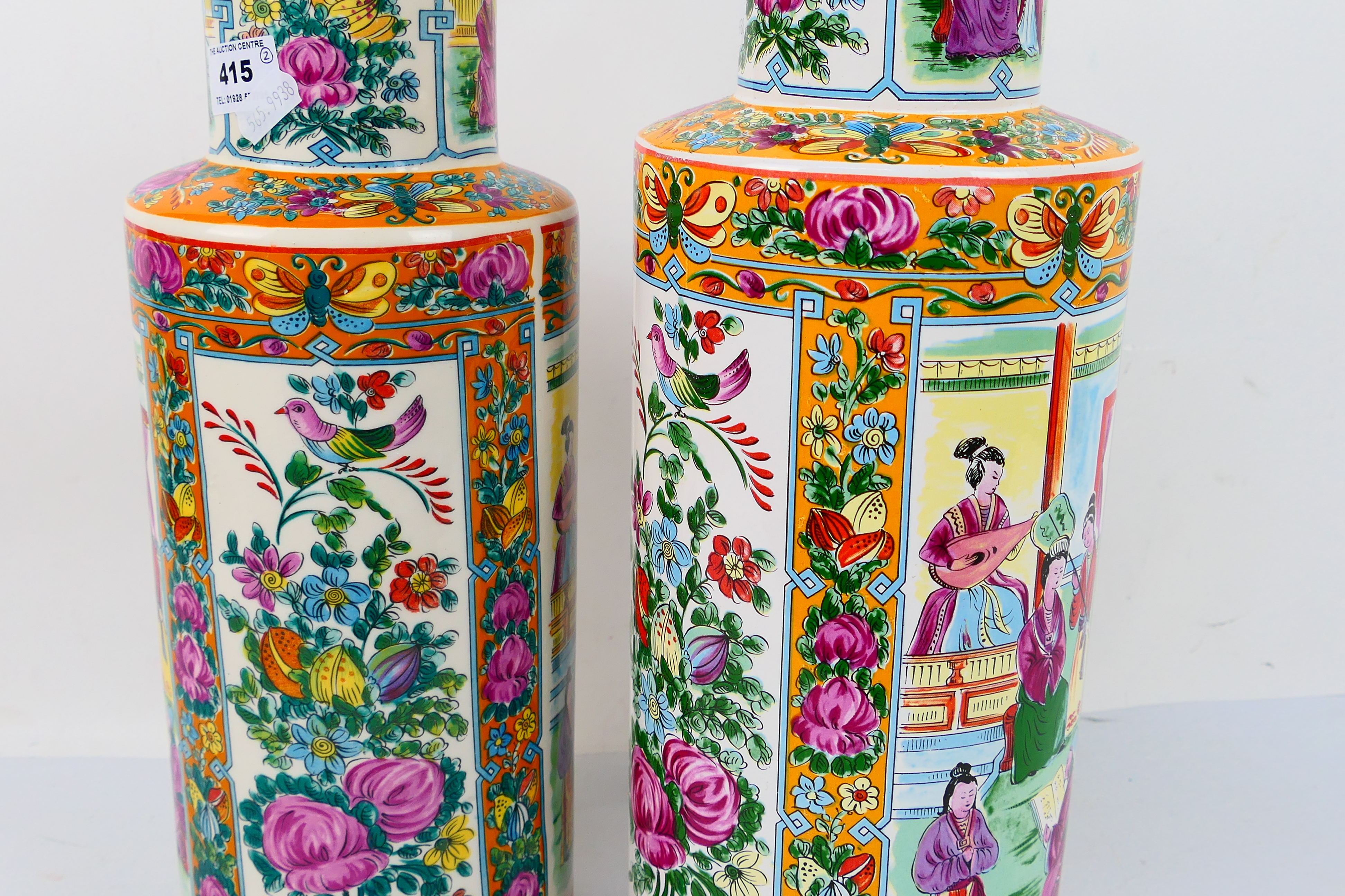 A decorative near pair of vases decorate - Image 8 of 11