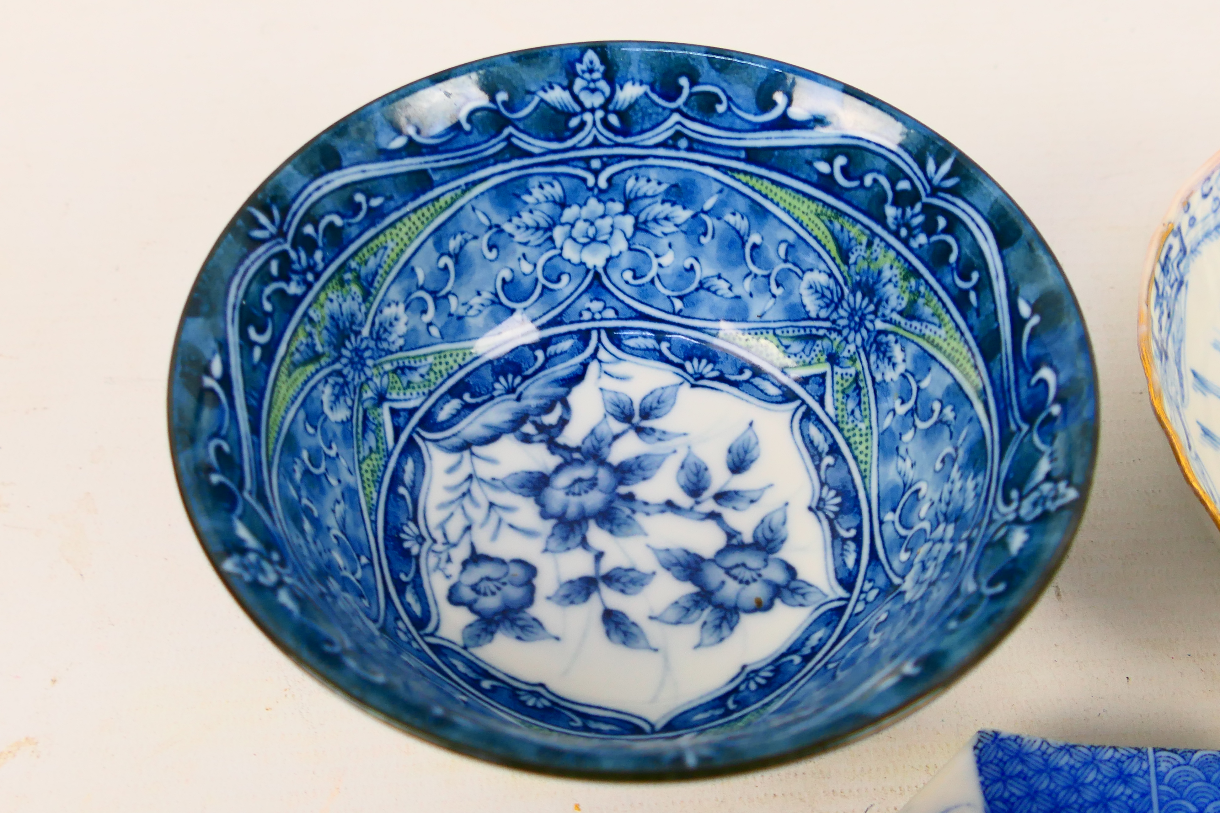 Blue and white wares to include octagona - Image 3 of 6