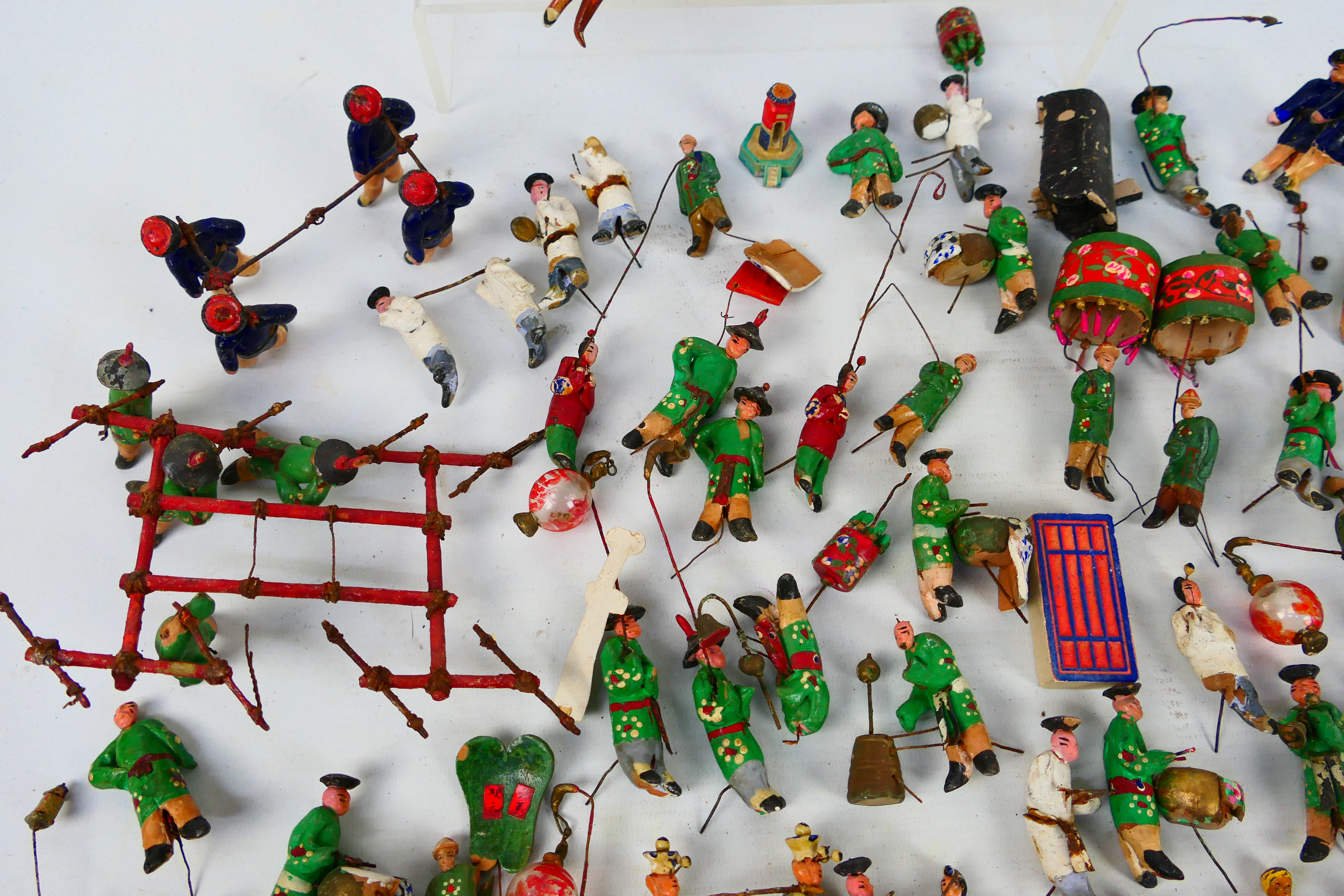 A collection of vintage Chinese miniatur - Image 3 of 9