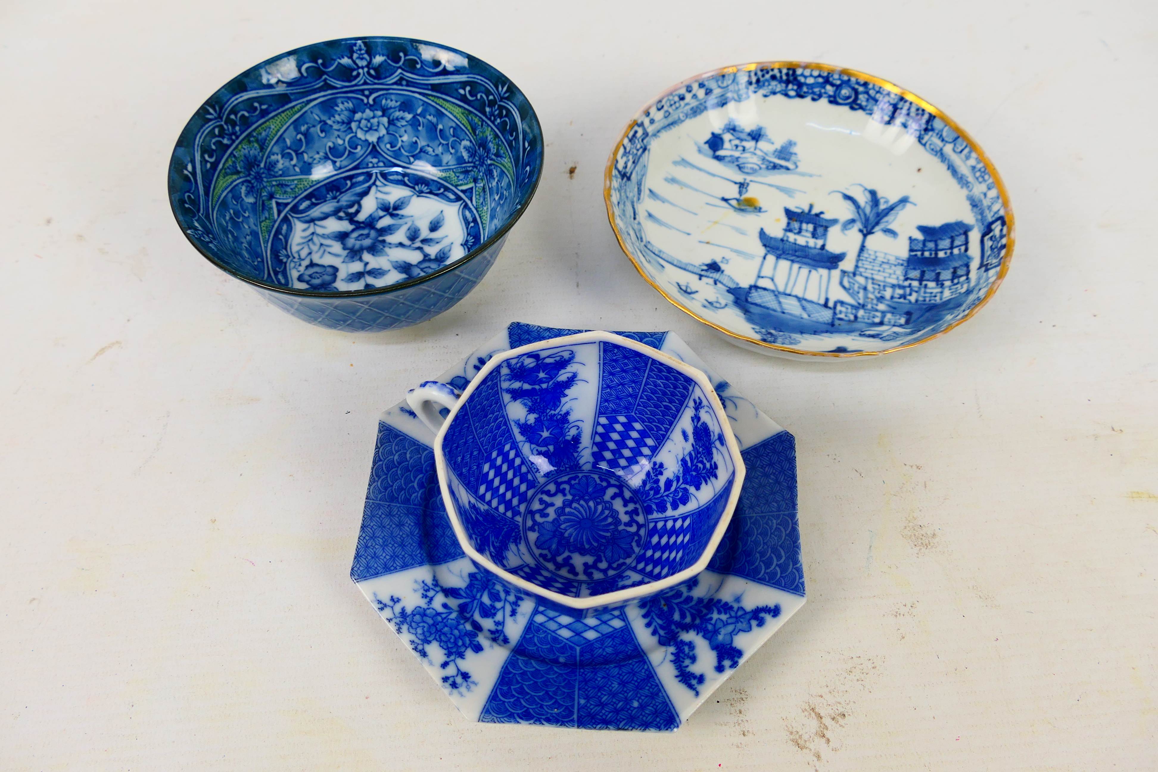 Blue and white wares to include octagona