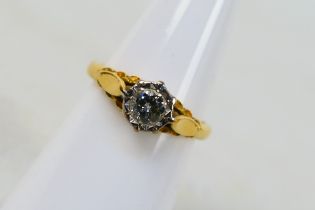 An 18ct yellow gold diamond solitaire ri