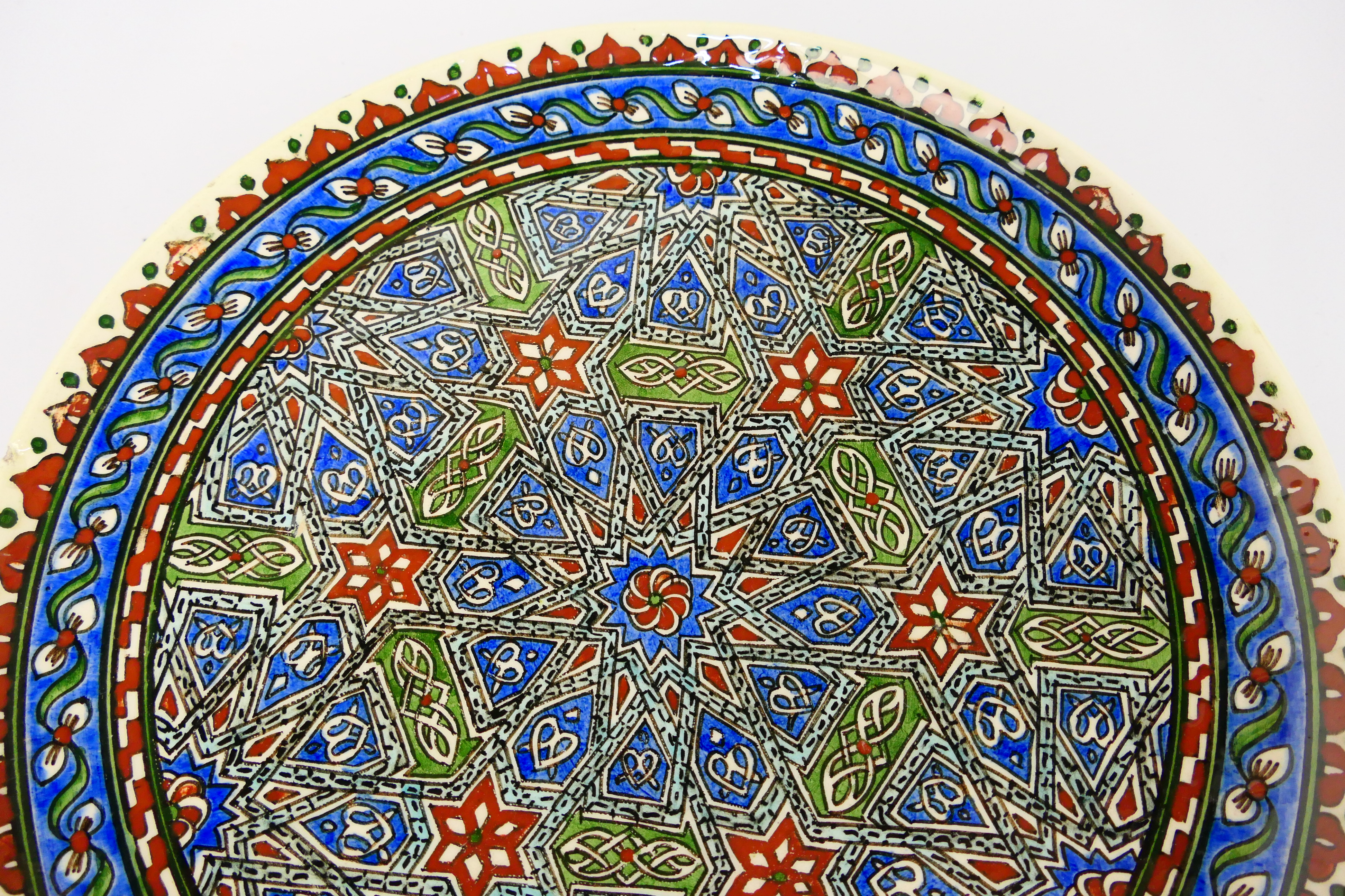 A Middle Eastern earthenware charger wit - Image 2 of 4