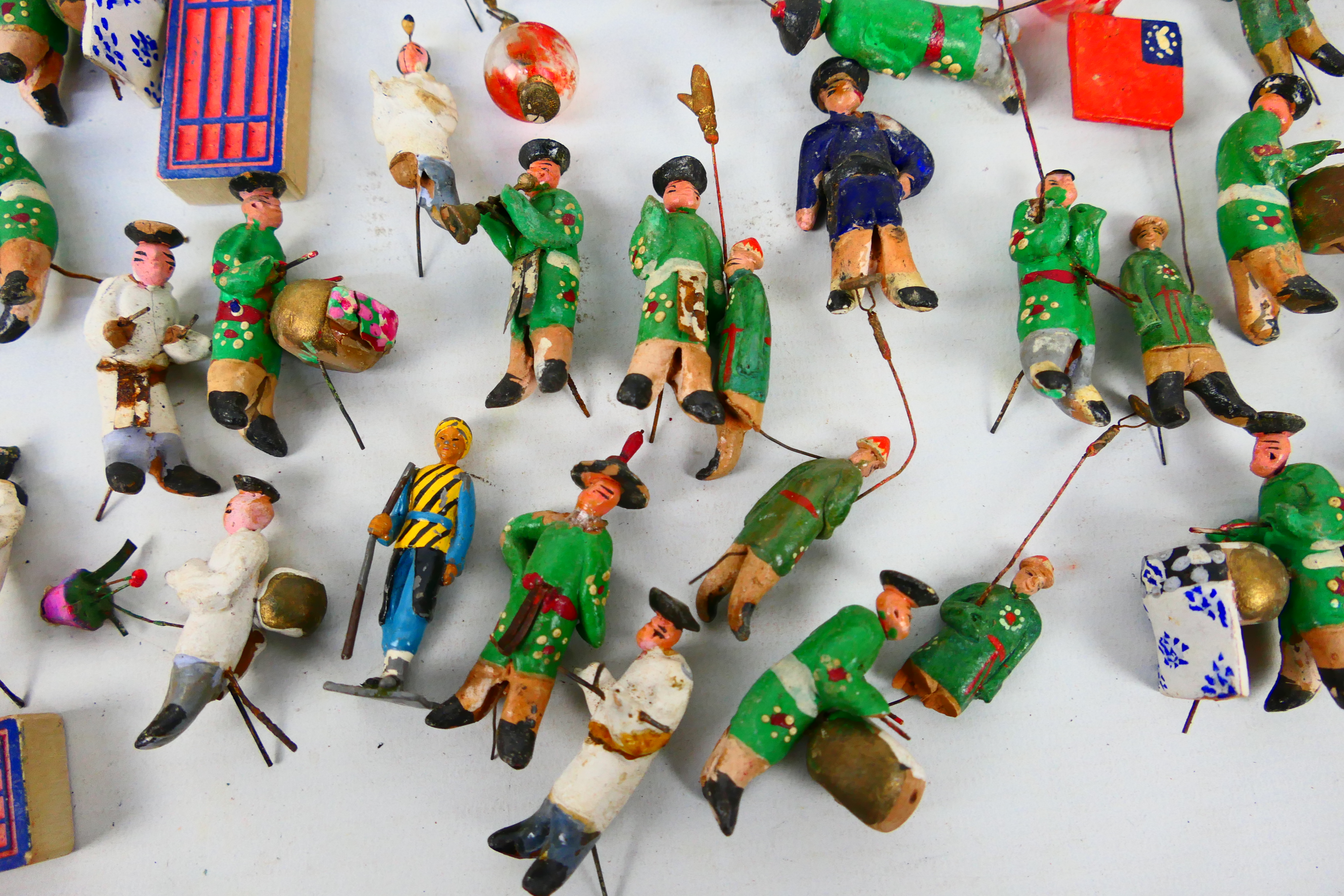 A collection of vintage Chinese miniatur - Image 6 of 9