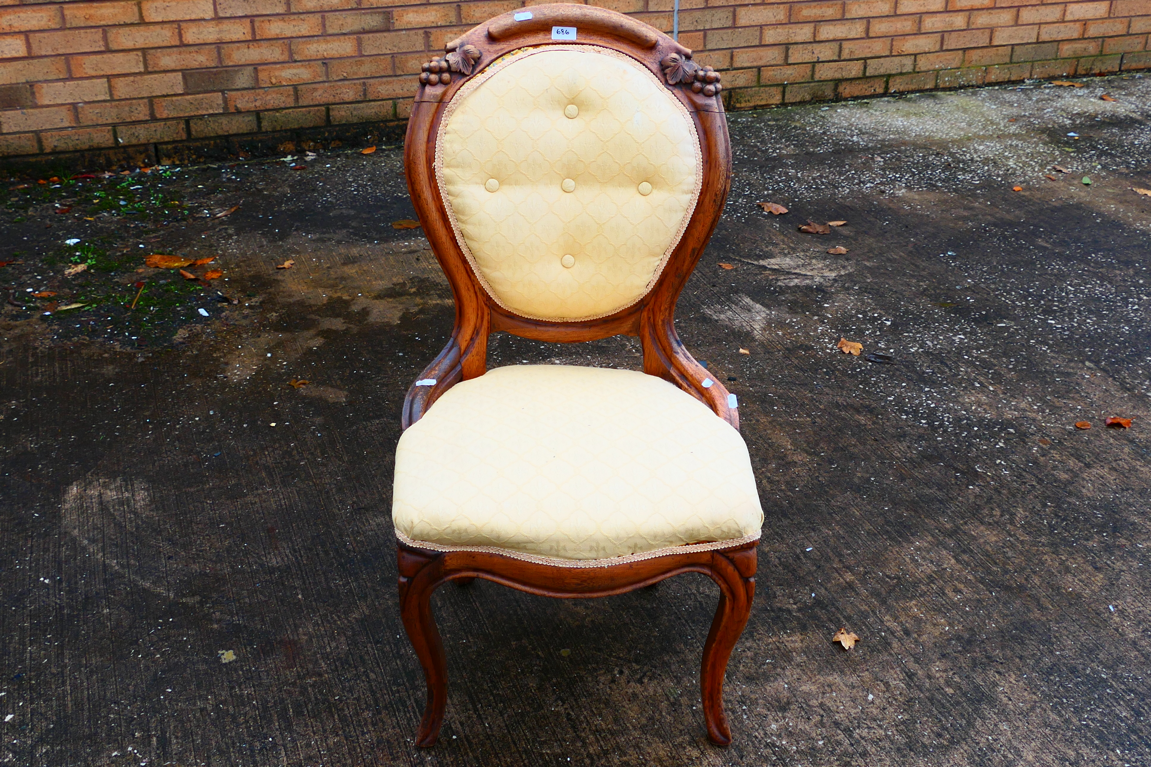 An upholstered bedroom chair with carved - Image 2 of 5