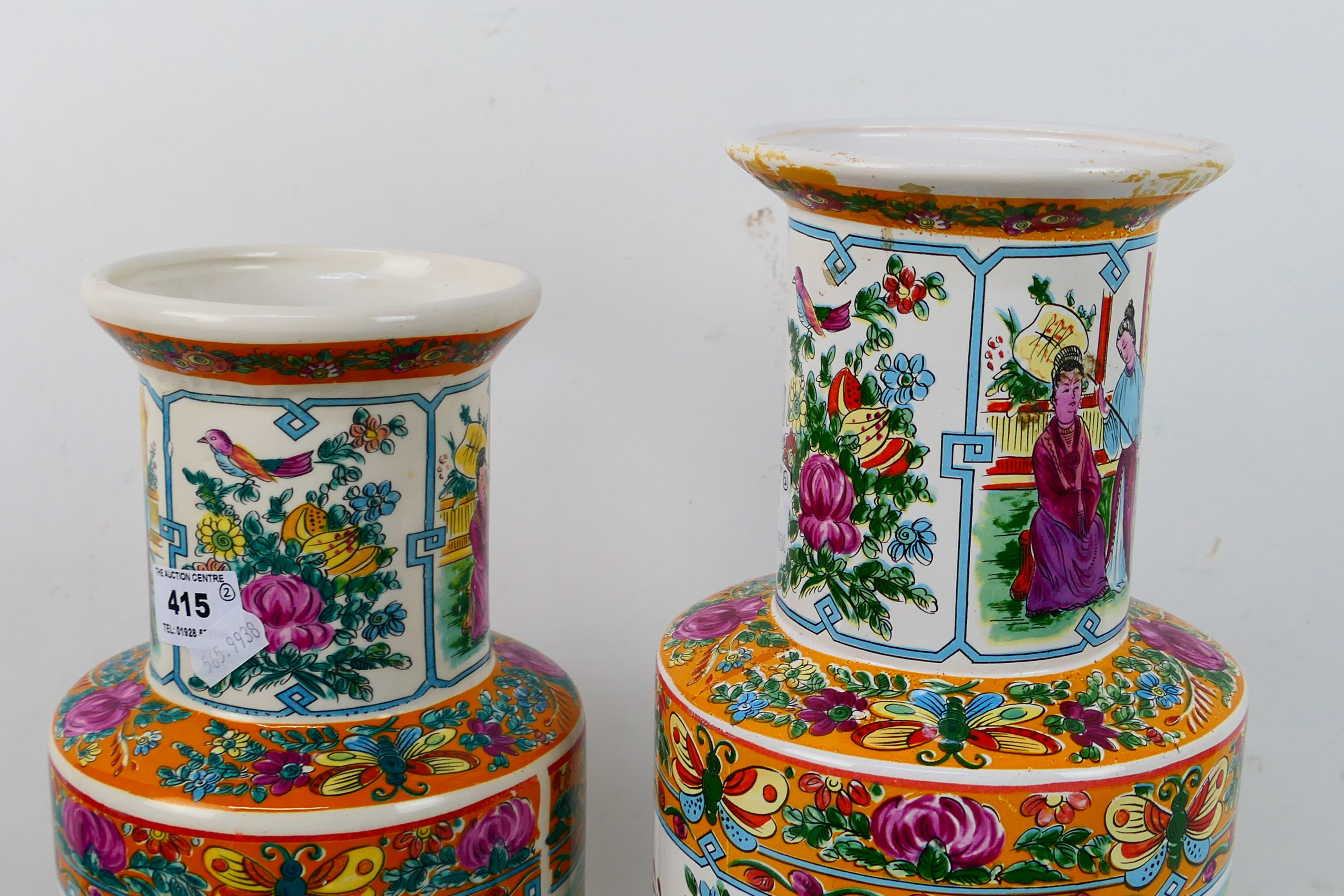 A decorative near pair of vases decorate - Image 6 of 11