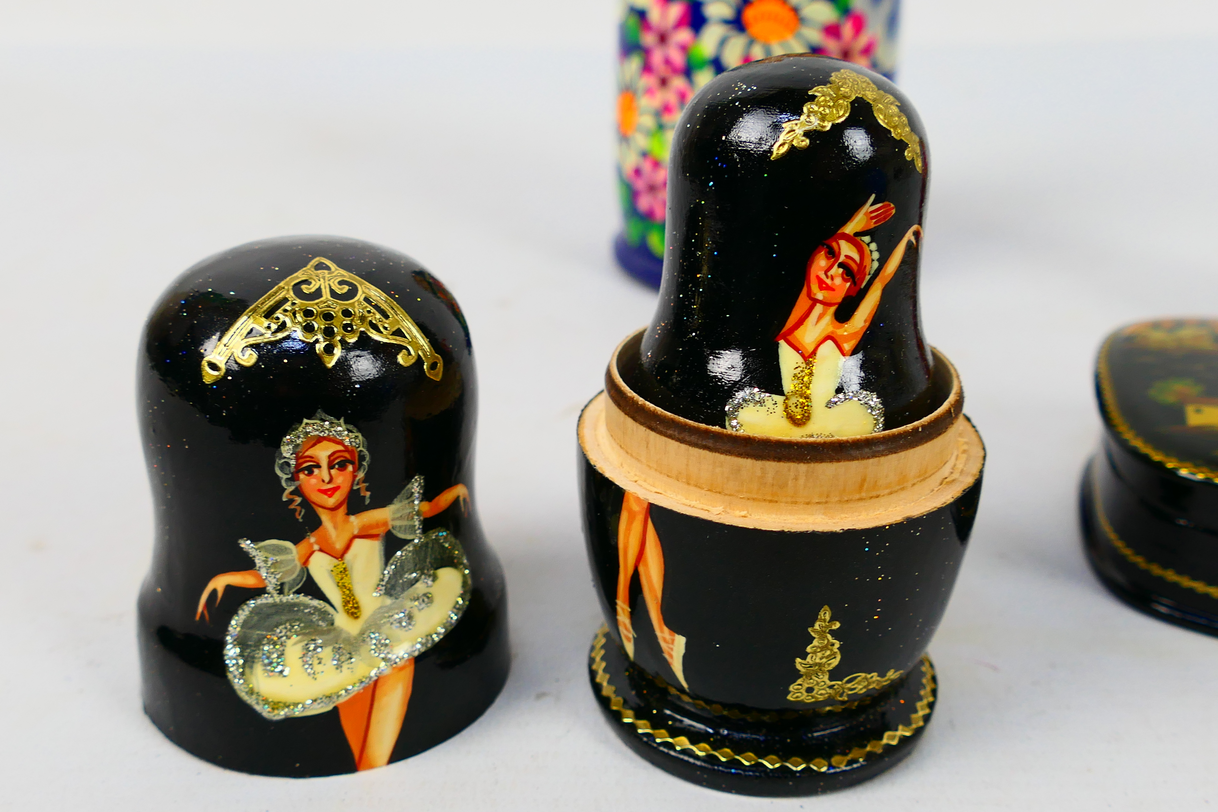 Russian Nesting Dolls - Three sets of fi - Image 3 of 3